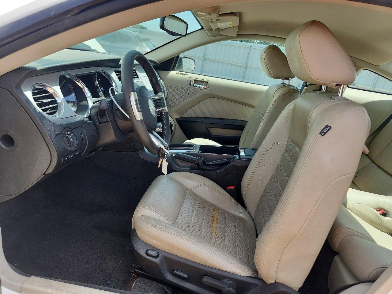2011 Ford Mustang White vin: 1ZVBP8AM3B5120589