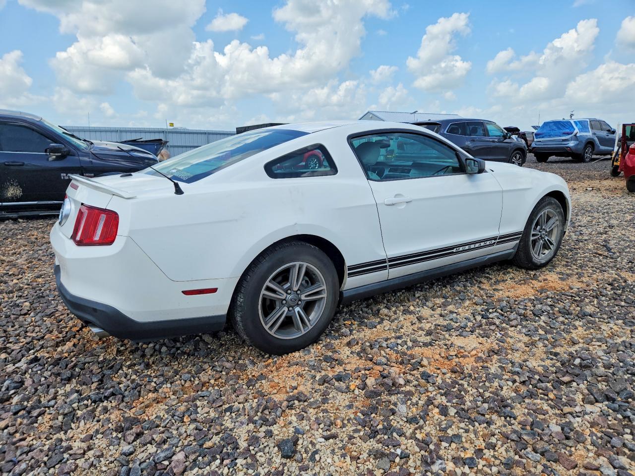 2011 Ford Mustang White vin: 1ZVBP8AM3B5120589