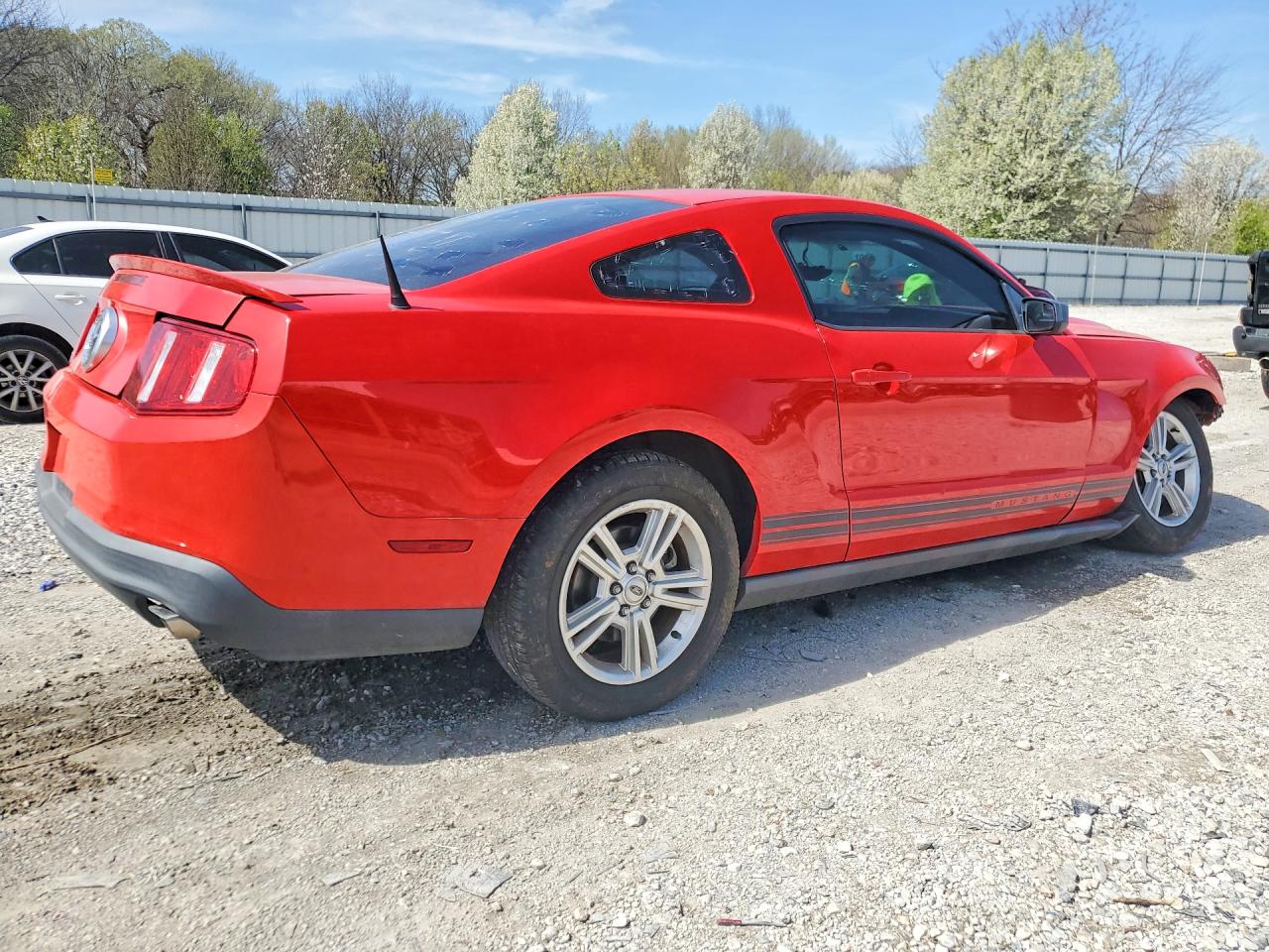 2011 Ford Mustang Red vin: 1ZVBP8AM3B5122410