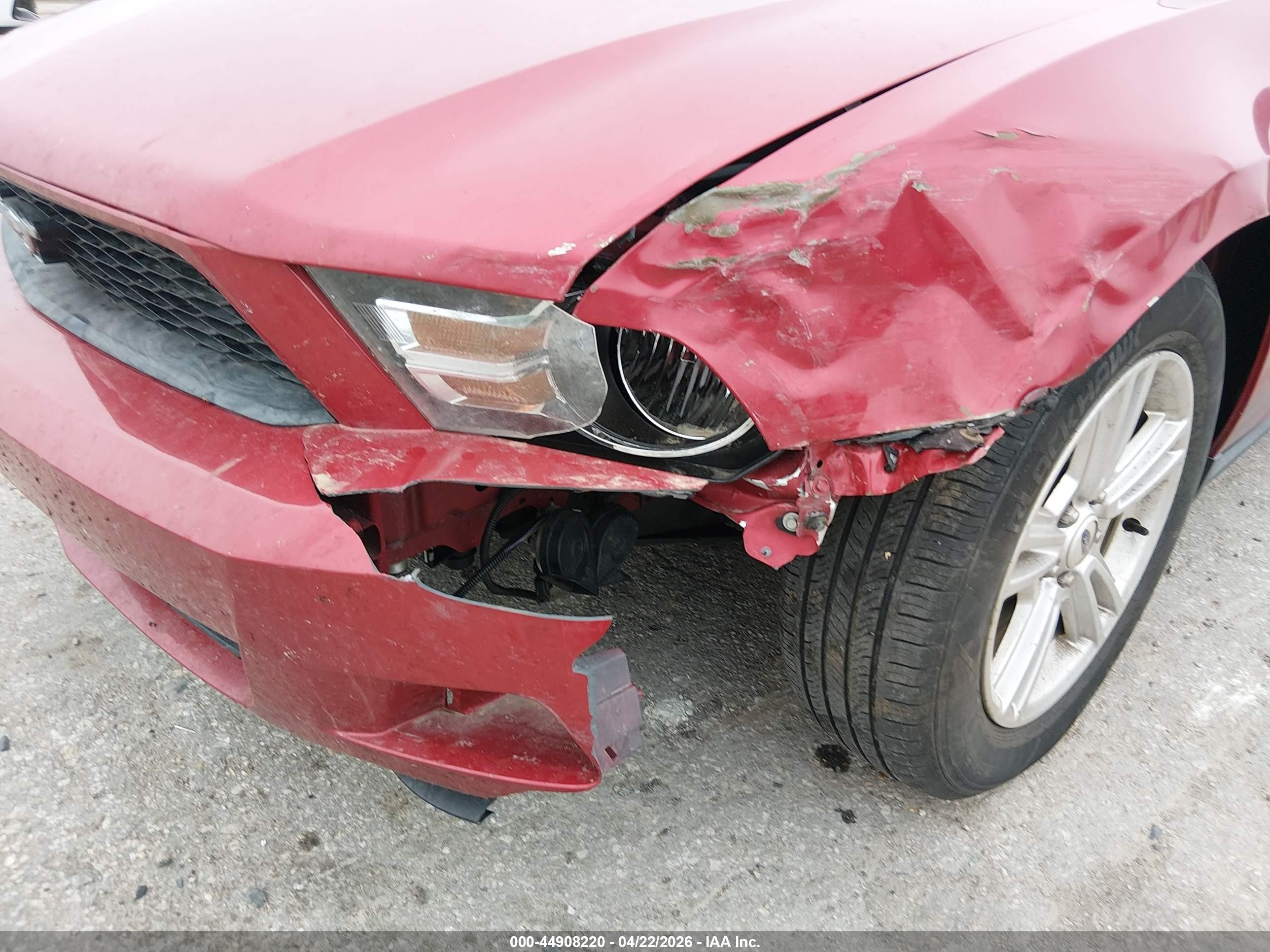 2011 Ford Mustang V6 Red vin: 1ZVBP8AM3B5158839