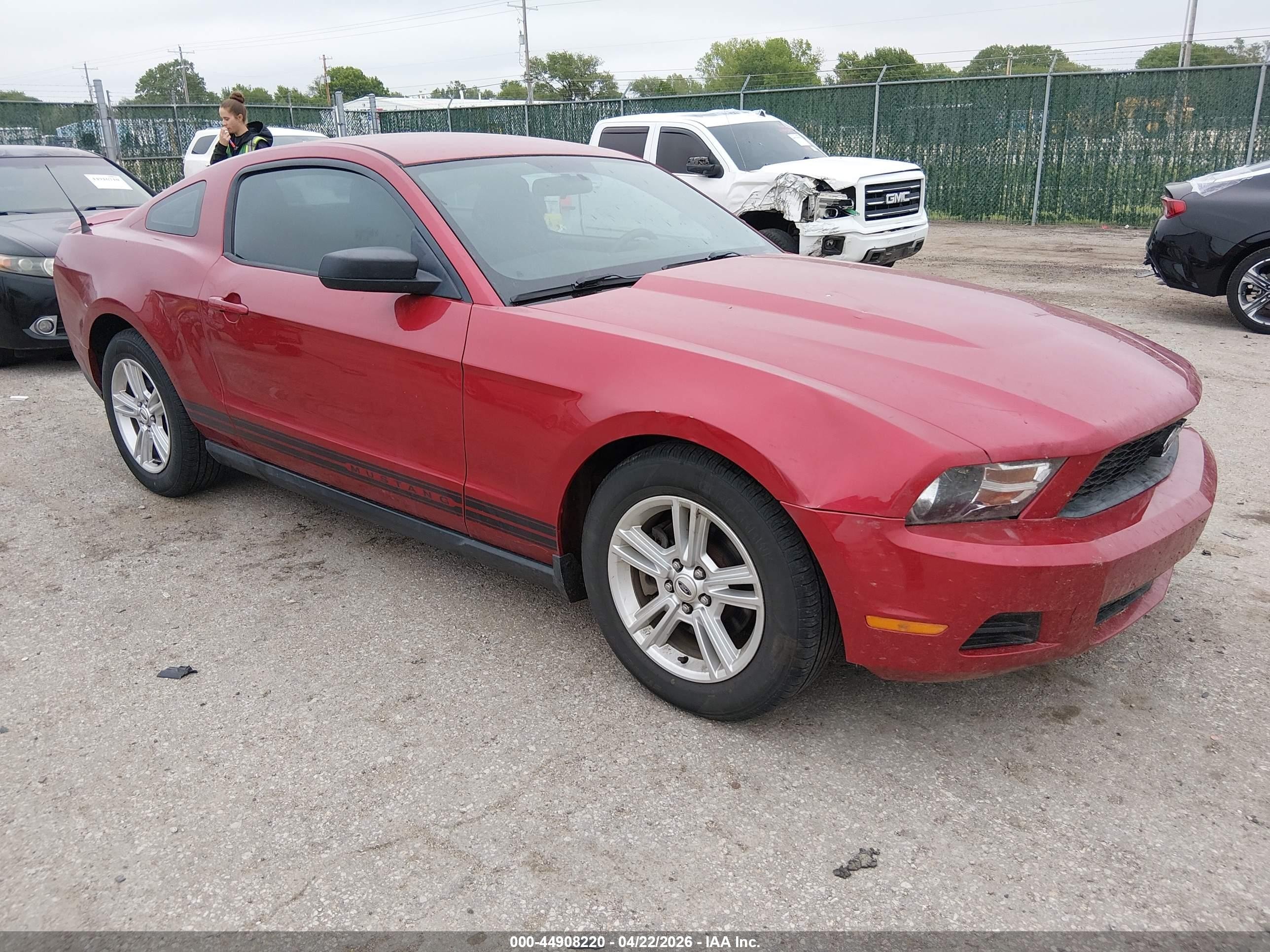 2011 Ford Mustang V6 Red vin: 1ZVBP8AM3B5158839