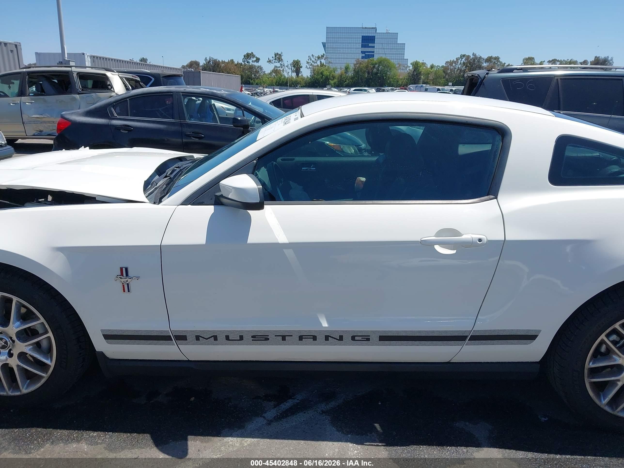 2012 Ford Mustang V6 Premium White vin: 1ZVBP8AM3C5263740