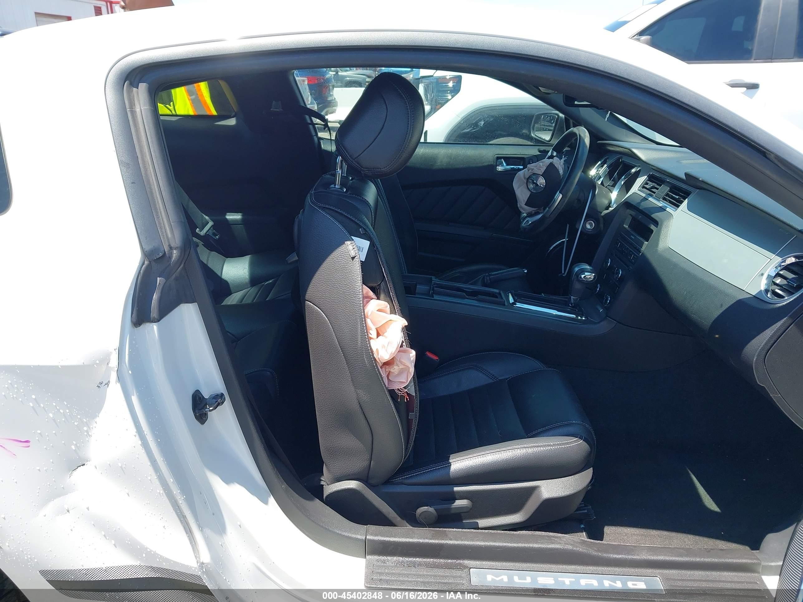 2012 Ford Mustang V6 Premium White vin: 1ZVBP8AM3C5263740