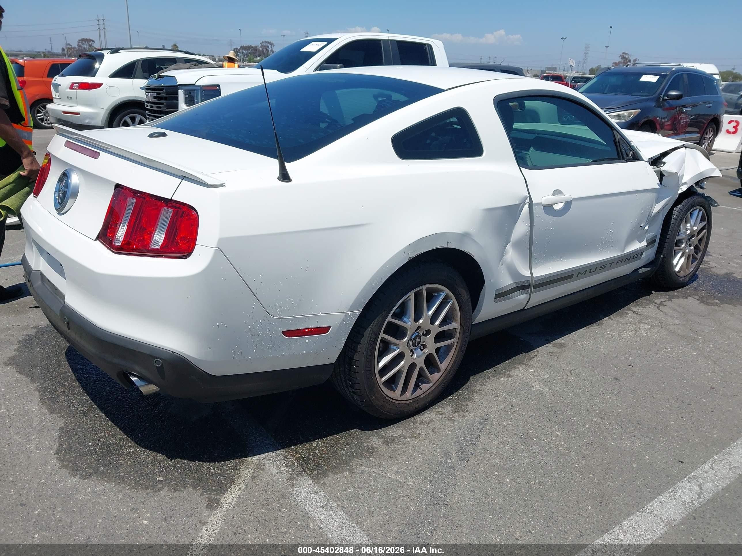 2012 Ford Mustang V6 Premium White vin: 1ZVBP8AM3C5263740