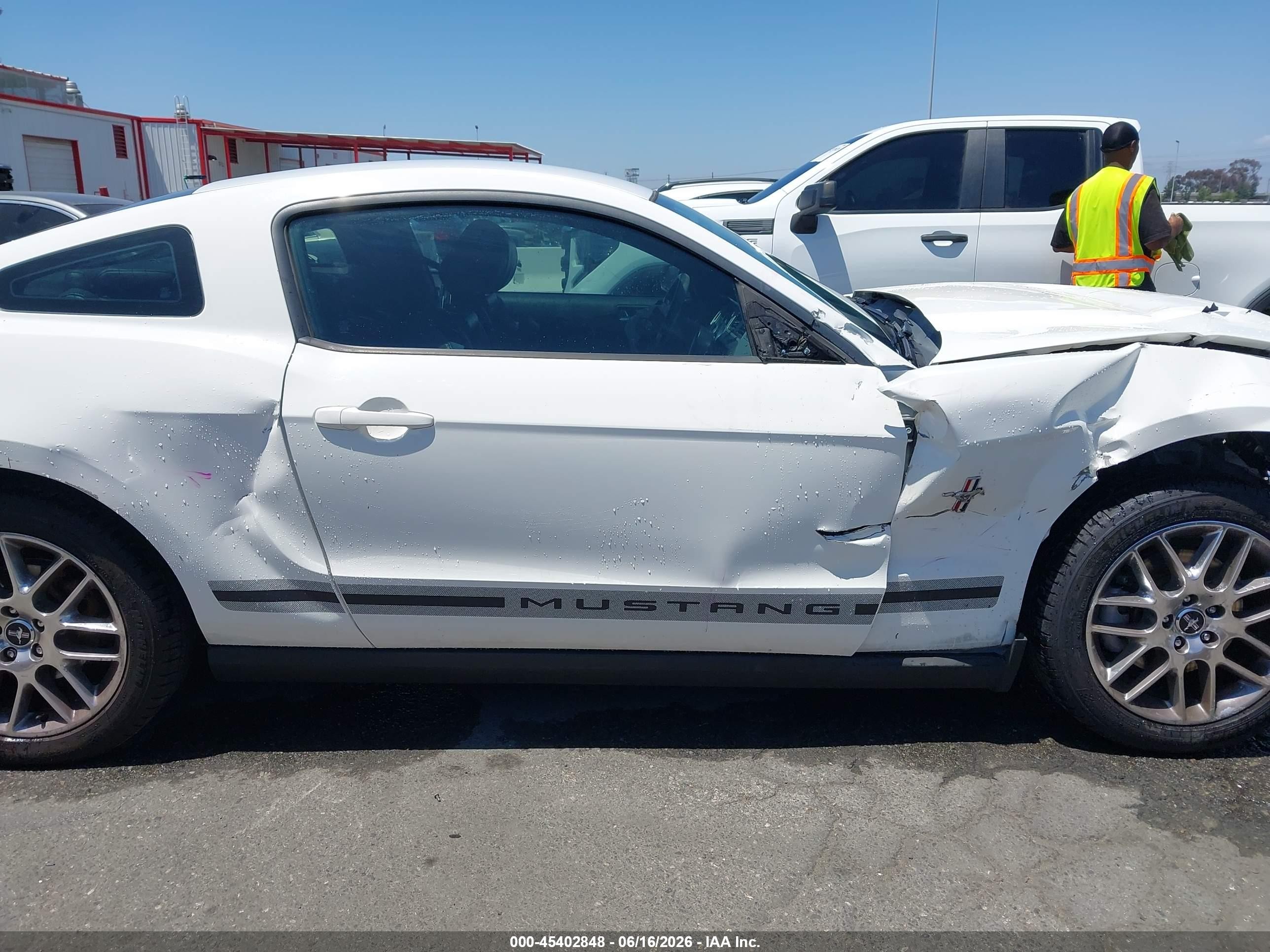 2012 Ford Mustang V6 Premium White vin: 1ZVBP8AM3C5263740