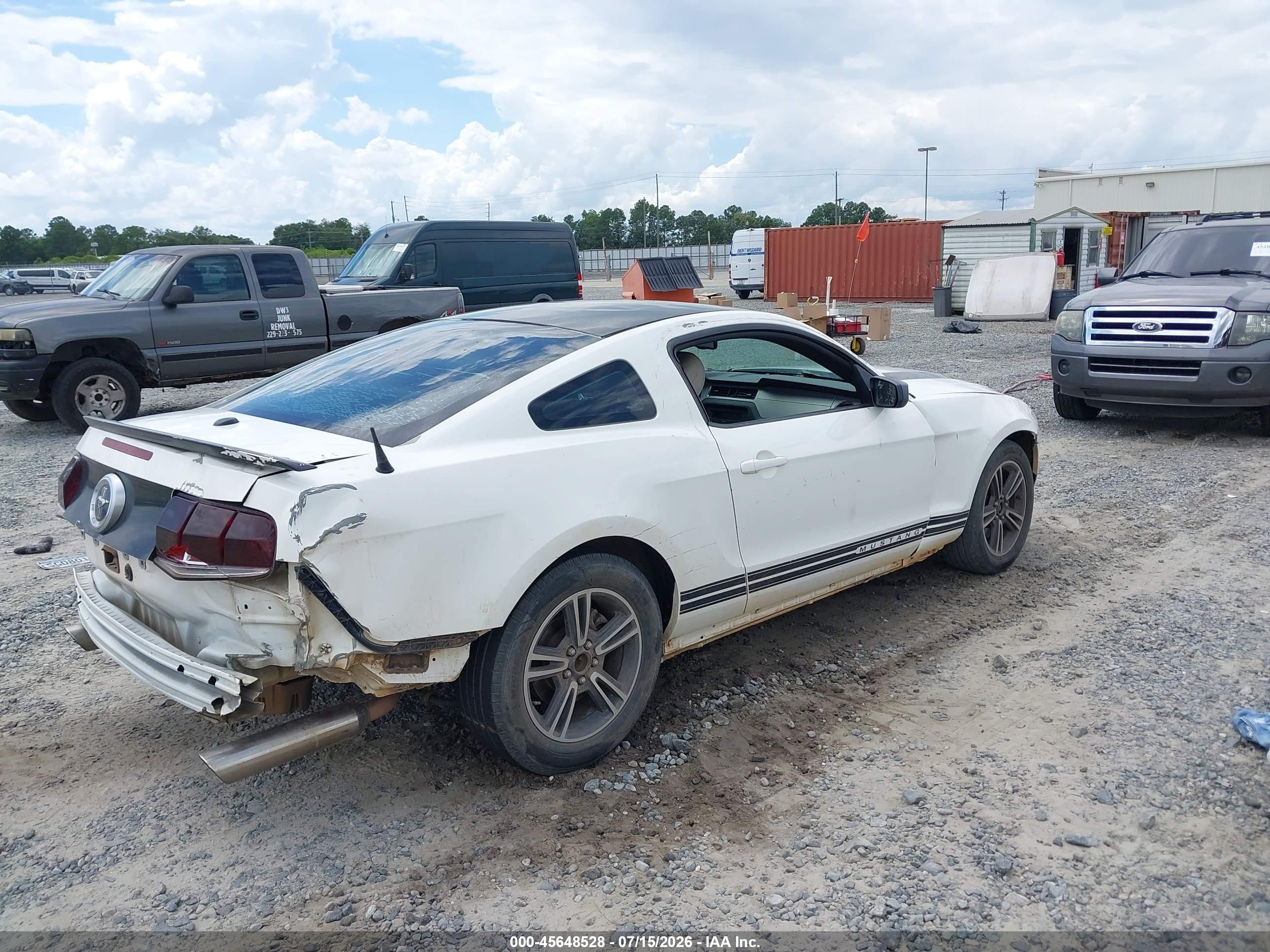 2012 Ford Mustang V6 Premium White vin: 1ZVBP8AM3C5280621