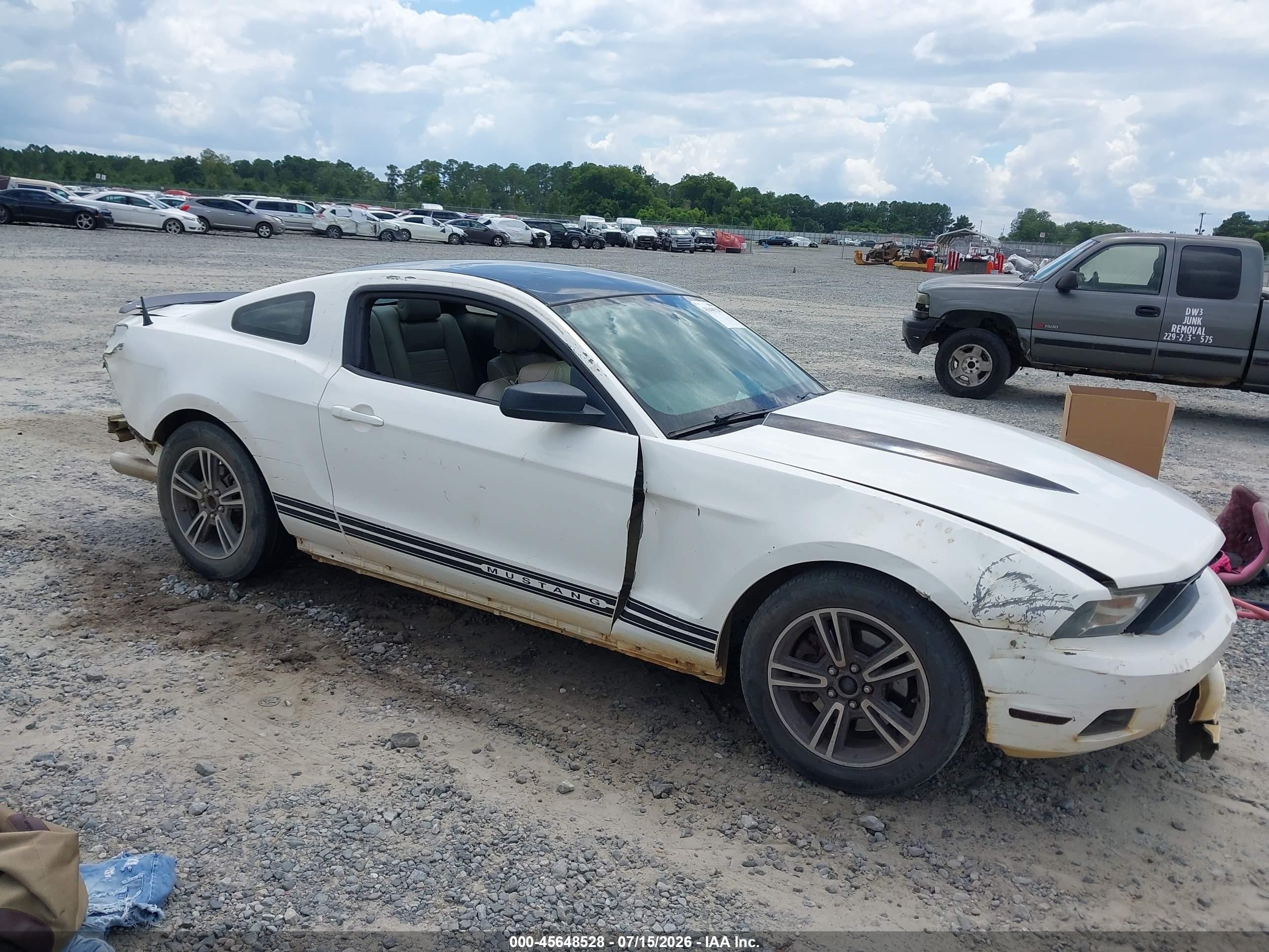 2012 Ford Mustang V6 Premium White vin: 1ZVBP8AM3C5280621