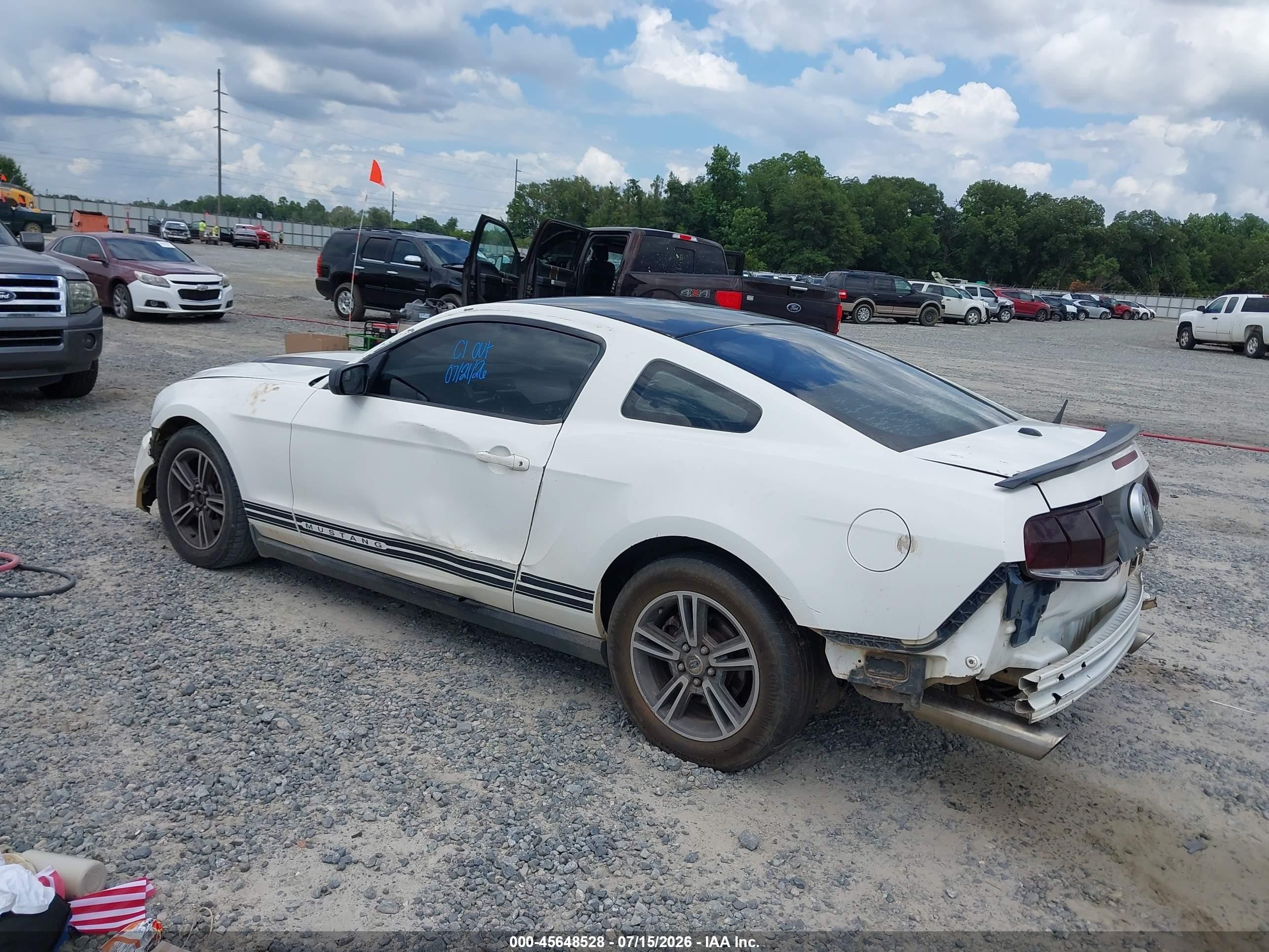 2012 Ford Mustang V6 Premium White vin: 1ZVBP8AM3C5280621
