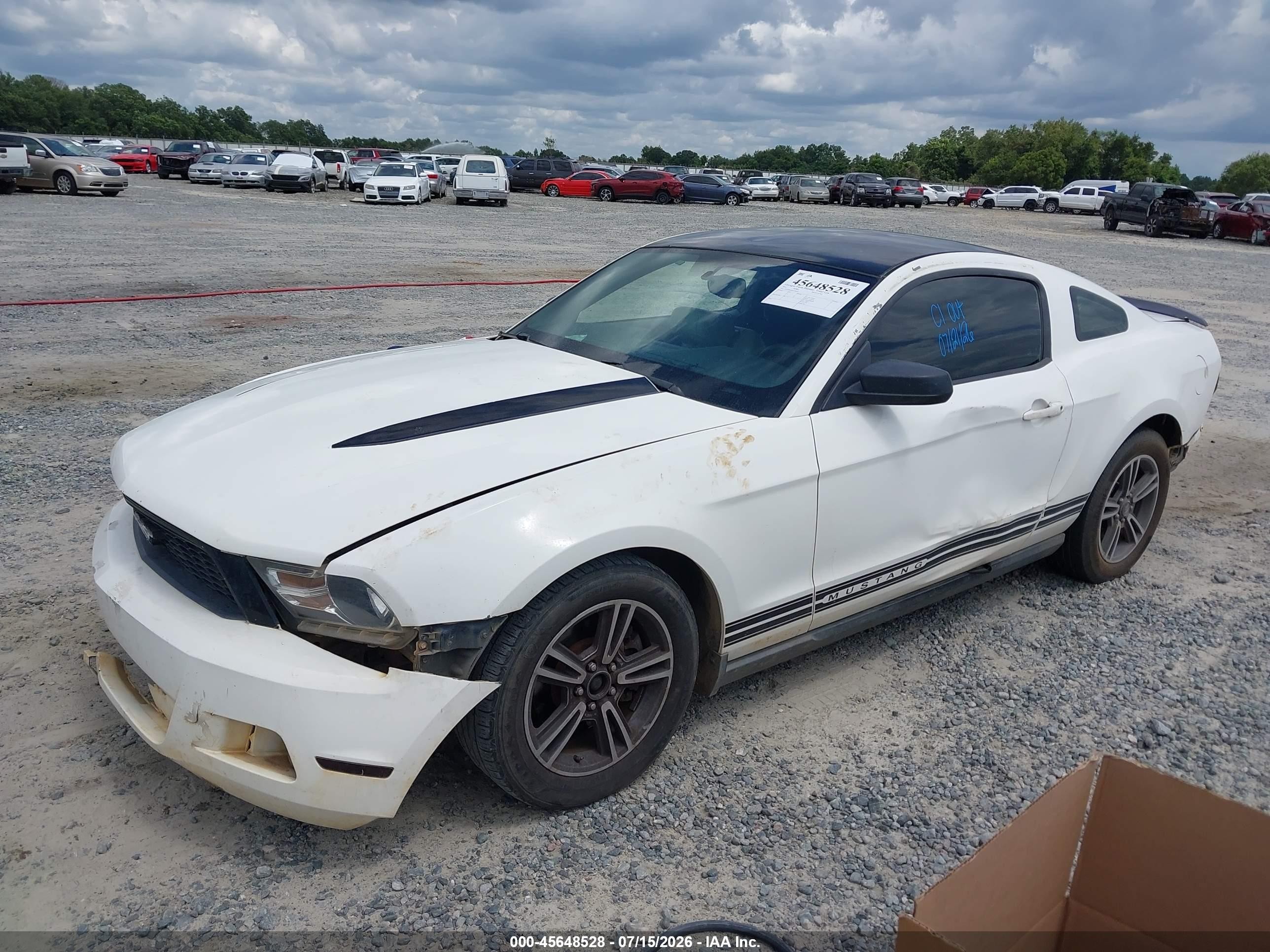 2012 Ford Mustang V6 Premium White vin: 1ZVBP8AM3C5280621