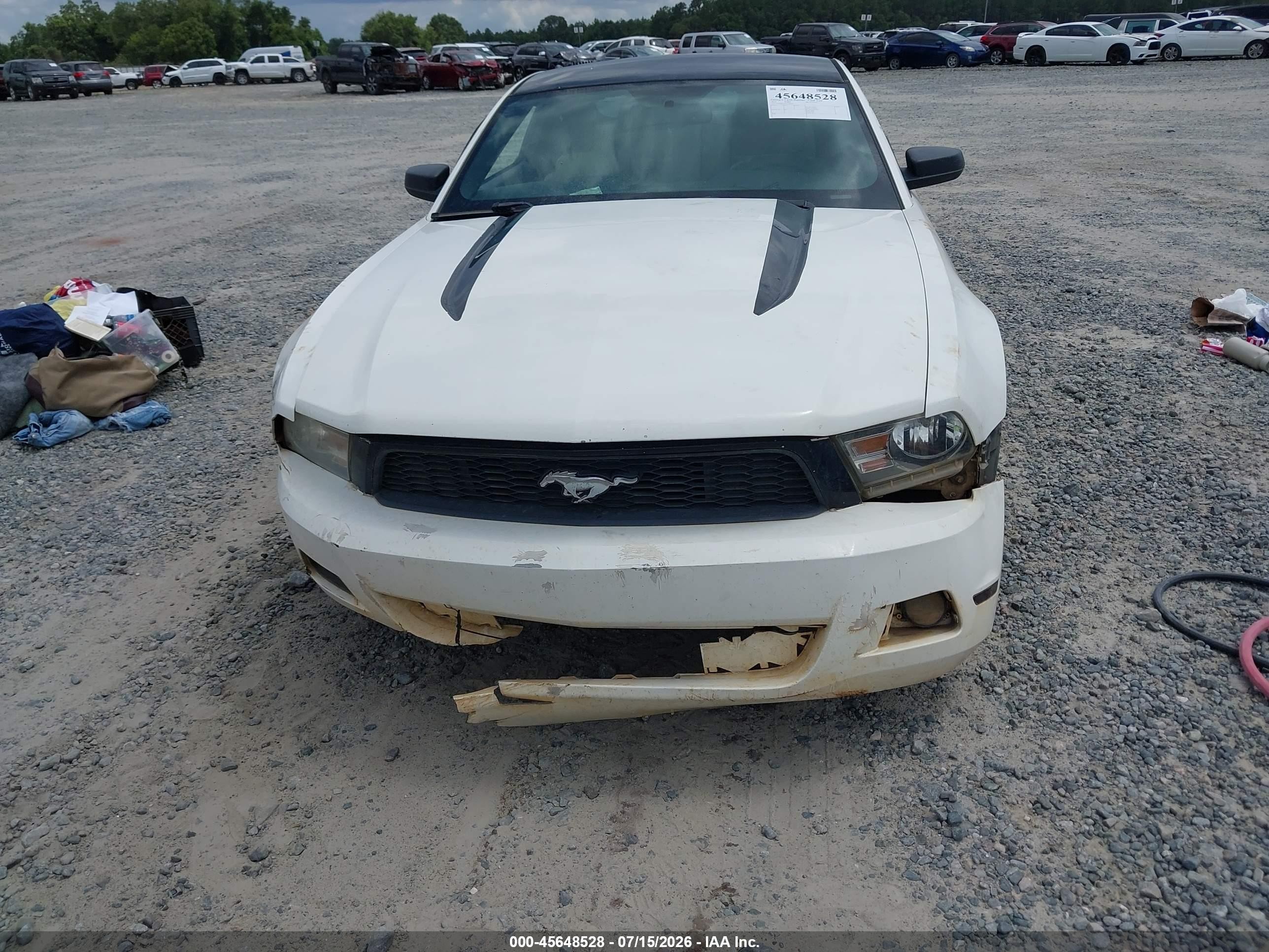 2012 Ford Mustang V6 Premium White vin: 1ZVBP8AM3C5280621