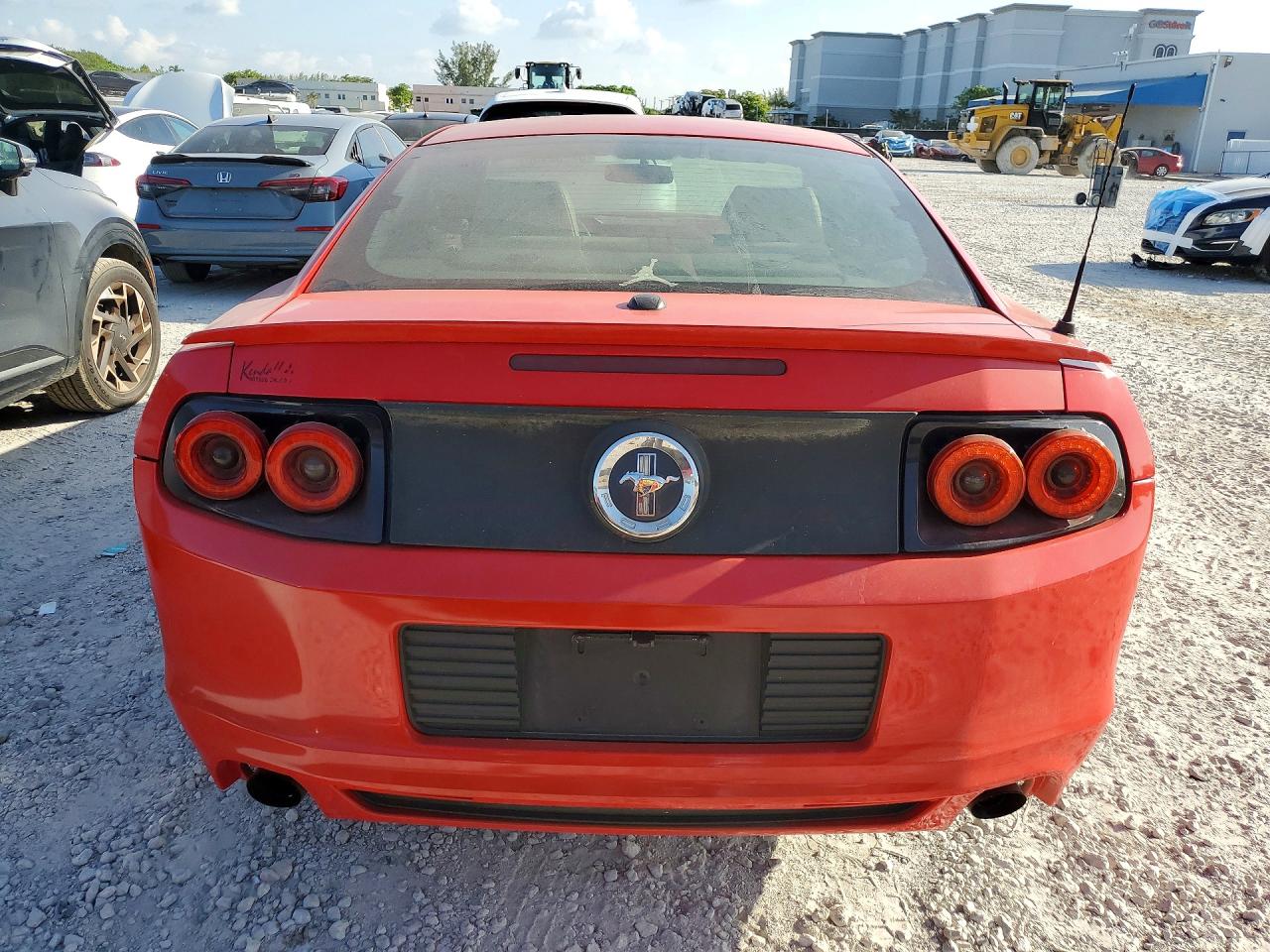 2013 Ford Mustang Red vin: 1ZVBP8AM3D5204298