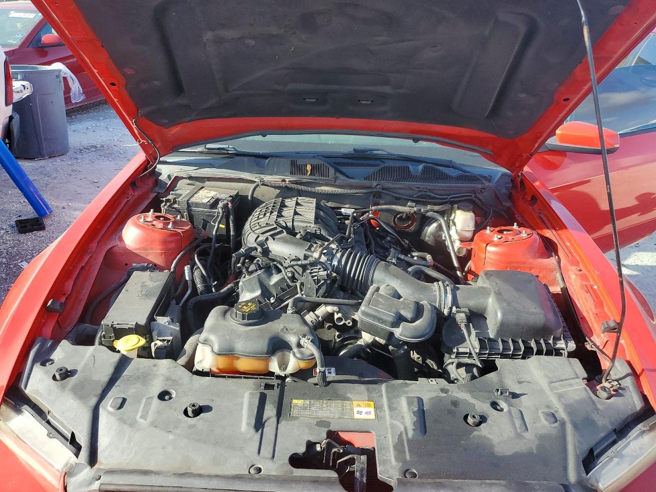 2013 Ford Mustang Red vin: 1ZVBP8AM3D5204298