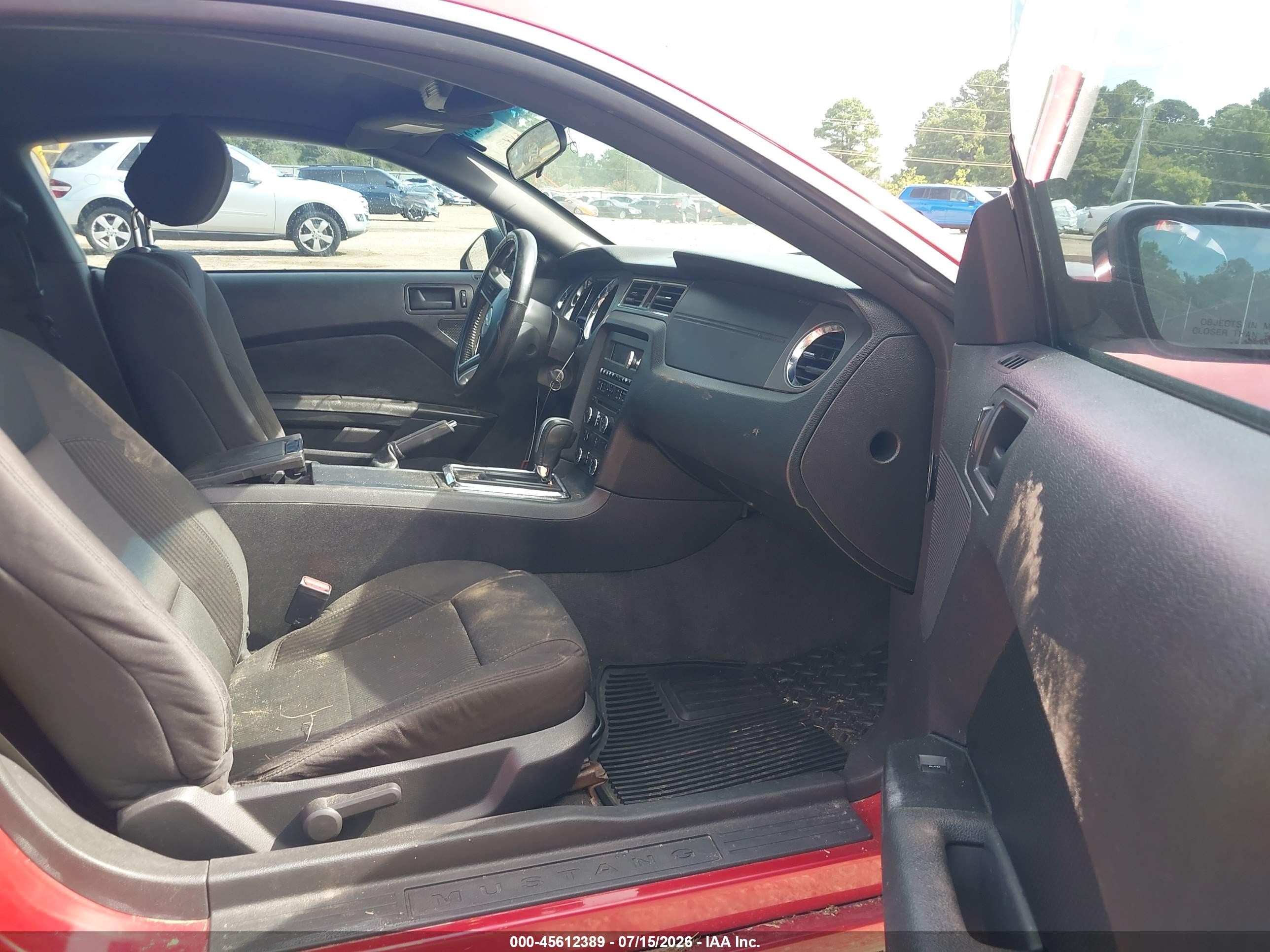 2013 Ford Mustang V6 Красный vin: 1ZVBP8AM3D5211686