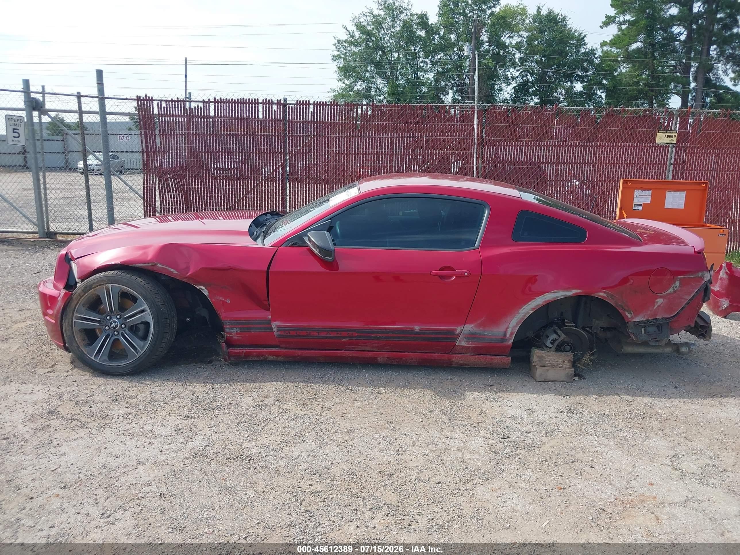 2013 Ford Mustang V6 Красный vin: 1ZVBP8AM3D5211686