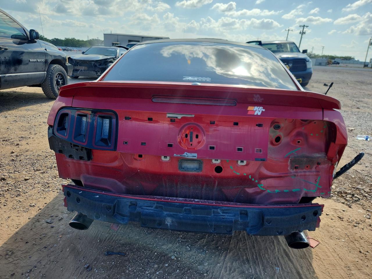 2013 Ford Mustang Red vin: 1ZVBP8AM3D5232098