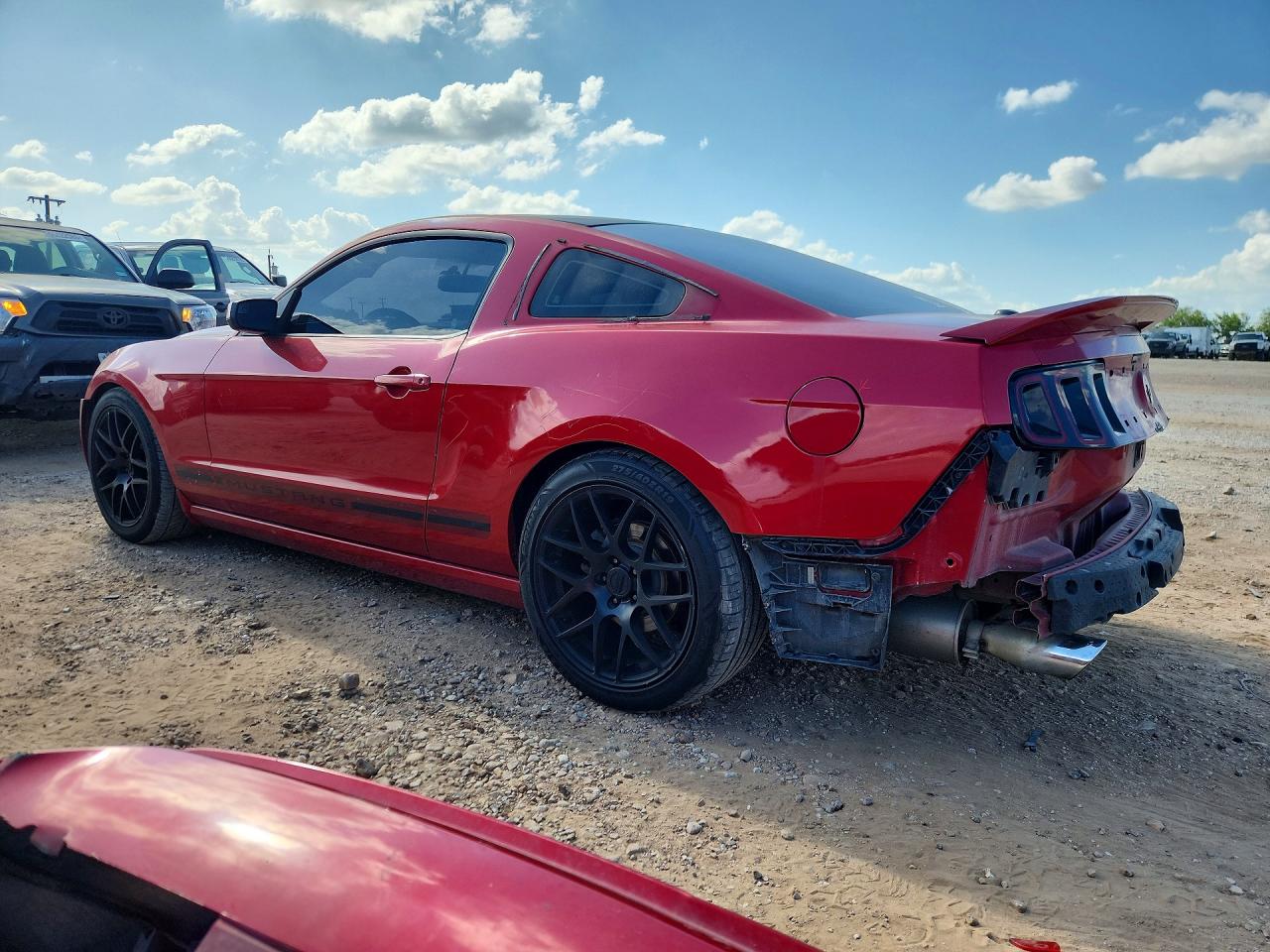 2013 Ford Mustang Red vin: 1ZVBP8AM3D5232098