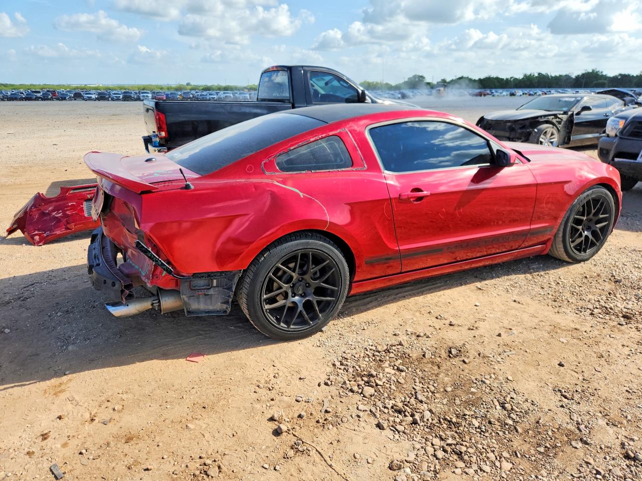 2013 Ford Mustang Red vin: 1ZVBP8AM3D5232098