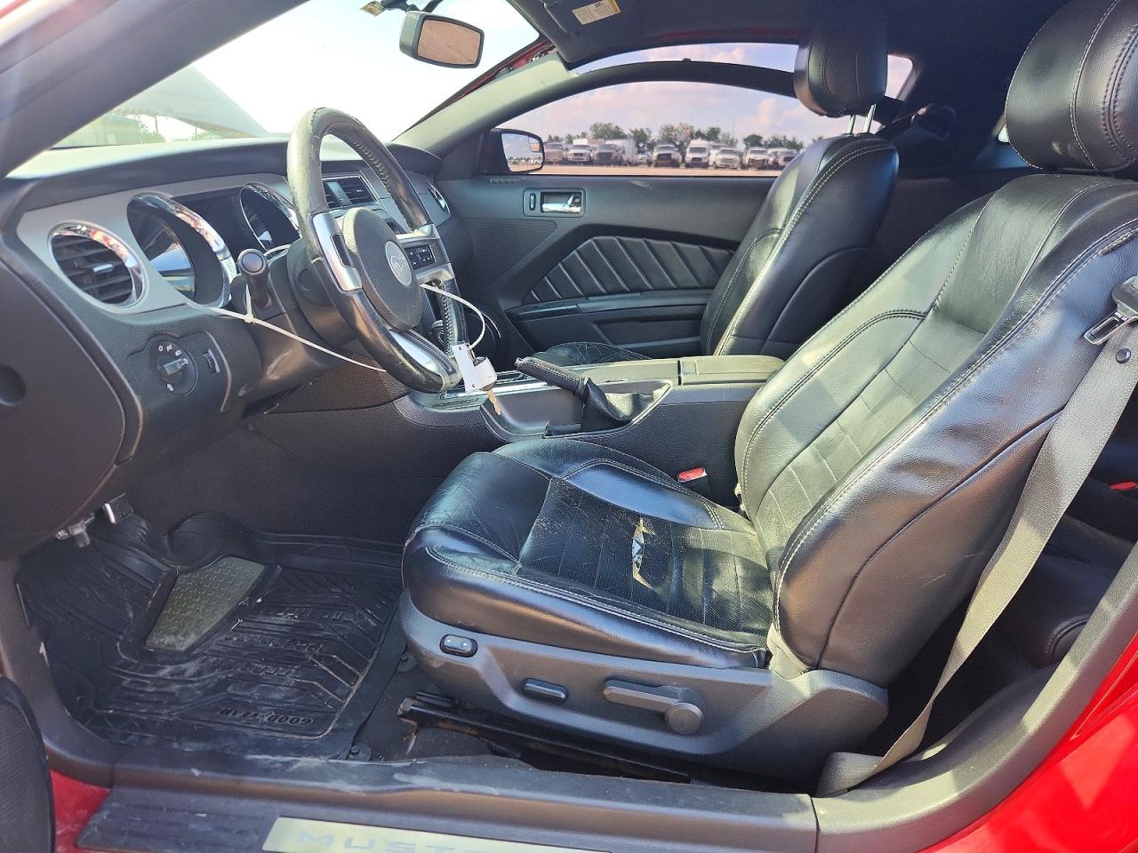 2013 Ford Mustang Red vin: 1ZVBP8AM3D5232098