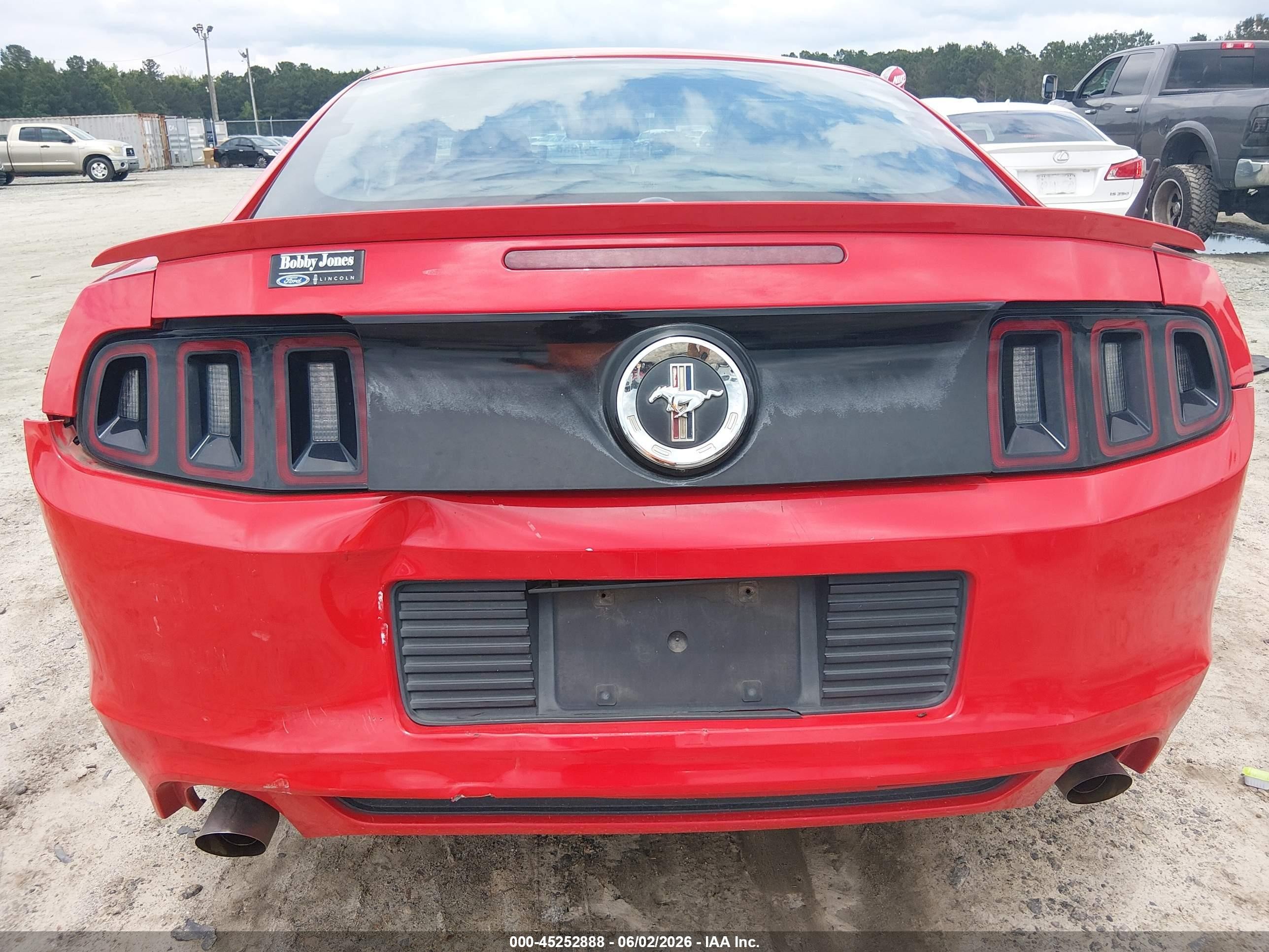 2013 Ford Mustang V6 Premium Красный vin: 1ZVBP8AM3D5235387