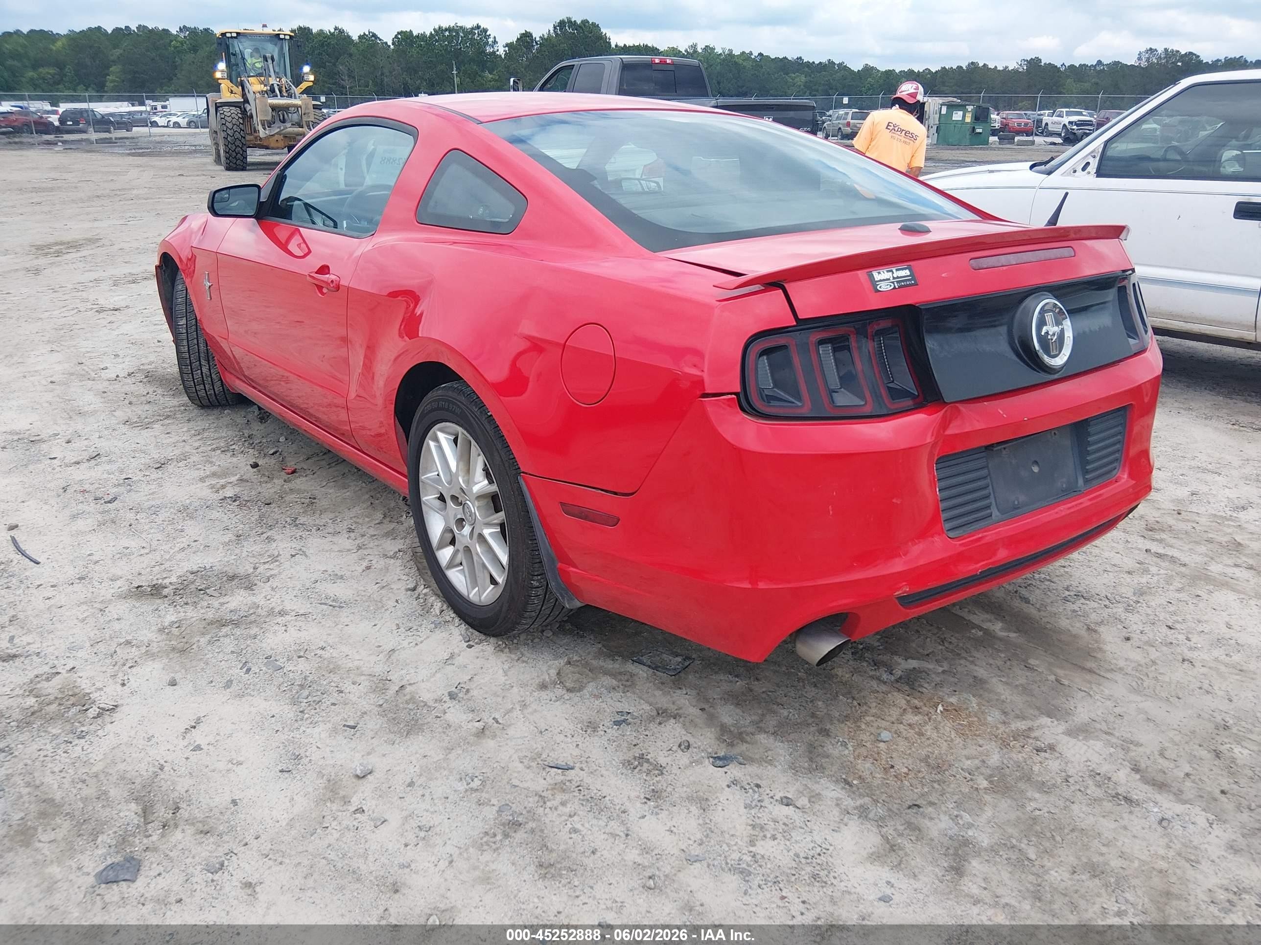 2013 Ford Mustang V6 Premium Красный vin: 1ZVBP8AM3D5235387