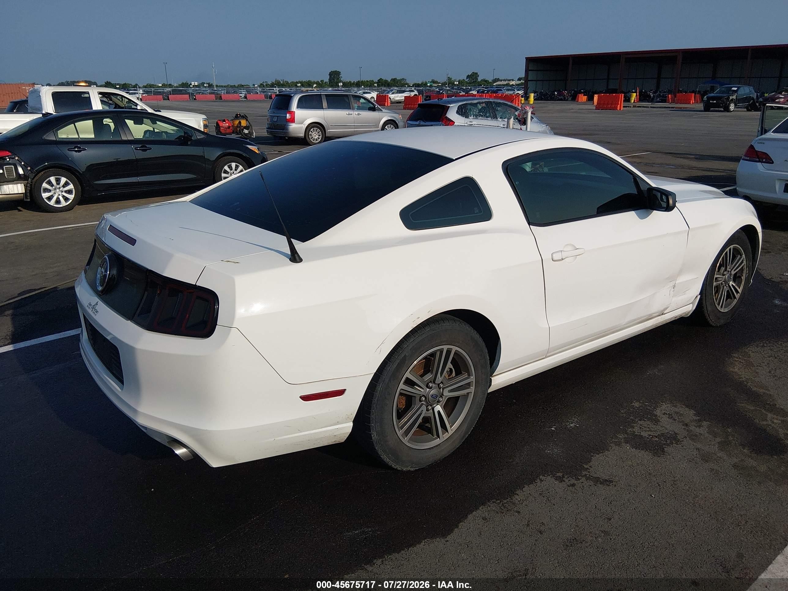 2013 Ford Mustang V6 Белый vin: 1ZVBP8AM3D5240492