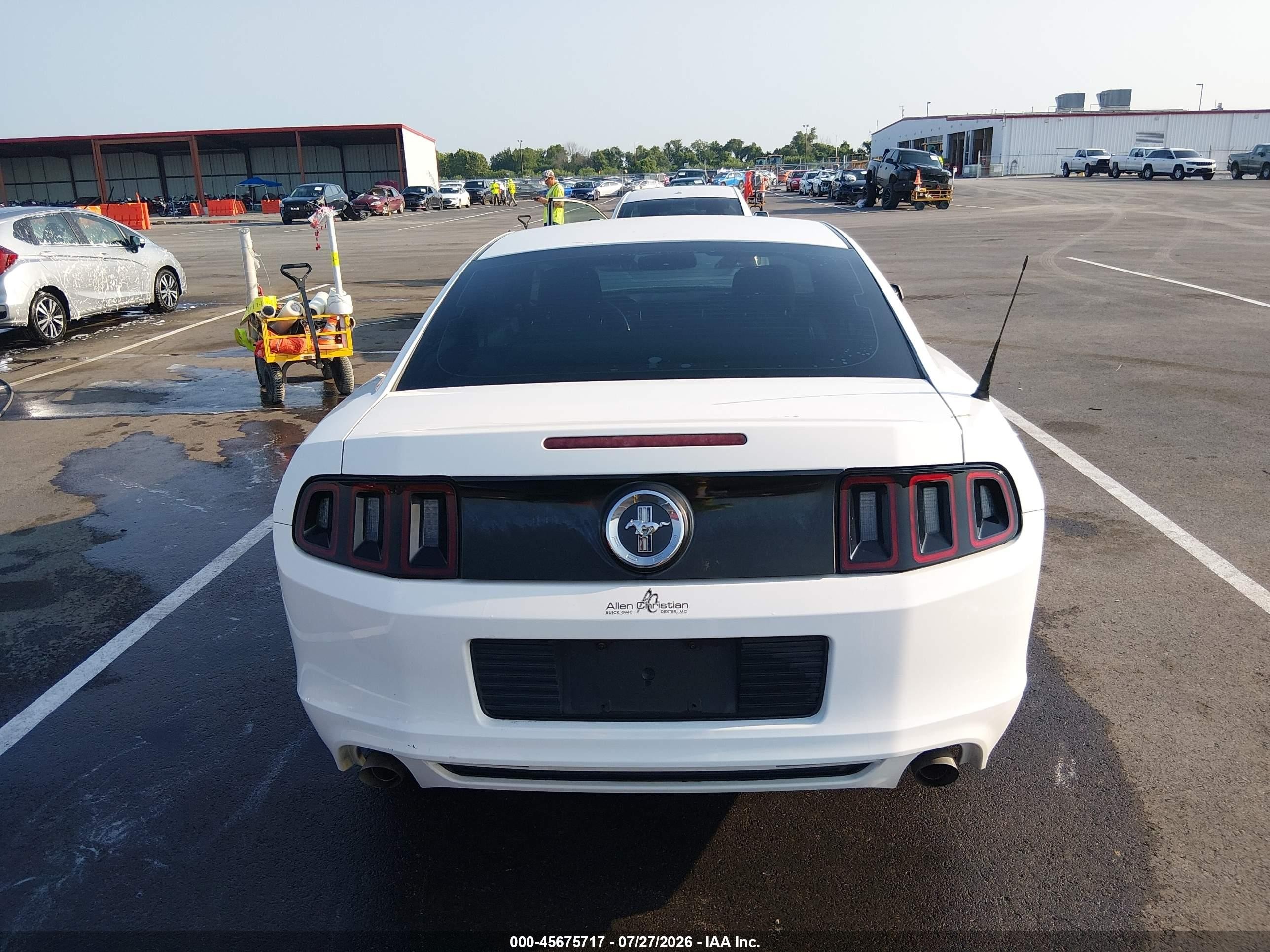 2013 Ford Mustang V6 Белый vin: 1ZVBP8AM3D5240492