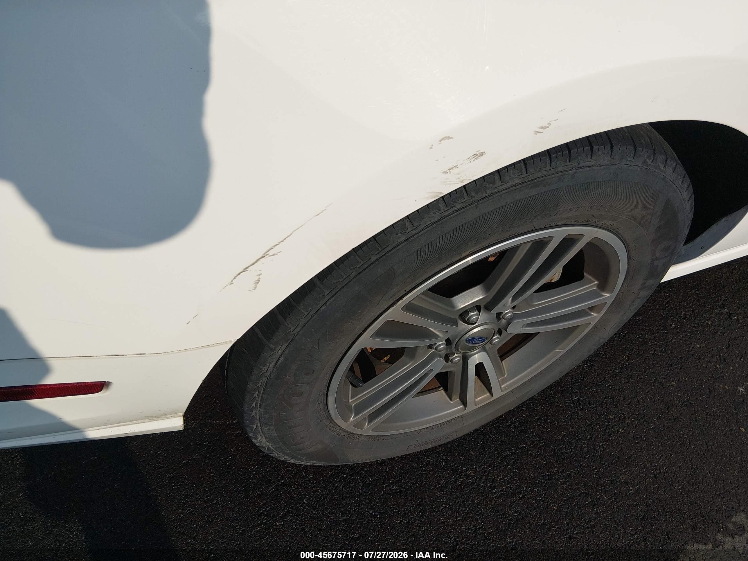 2013 Ford Mustang V6 Белый vin: 1ZVBP8AM3D5240492