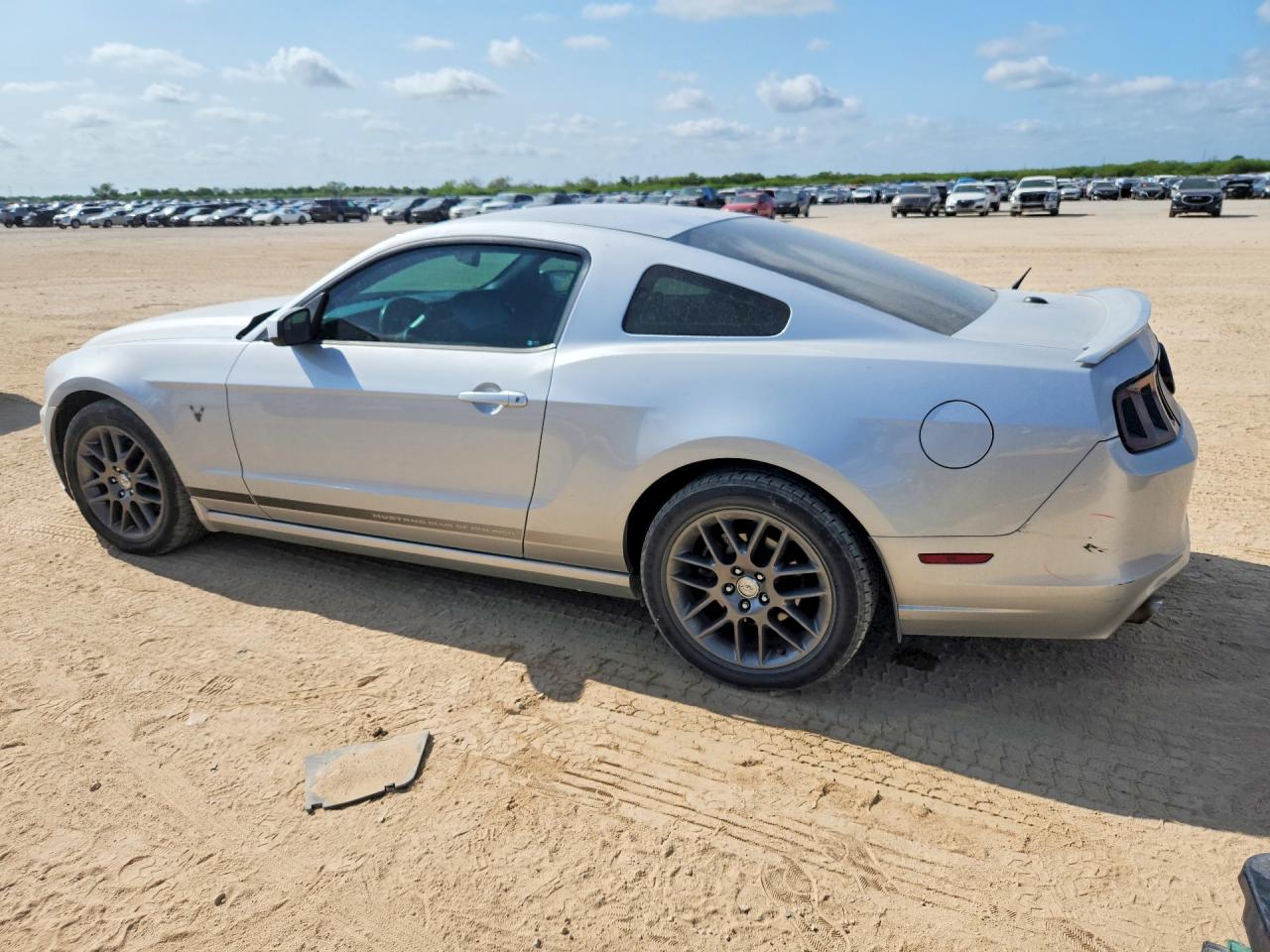 2013 Ford Mustang Серебряный vin: 1ZVBP8AM3D5249693