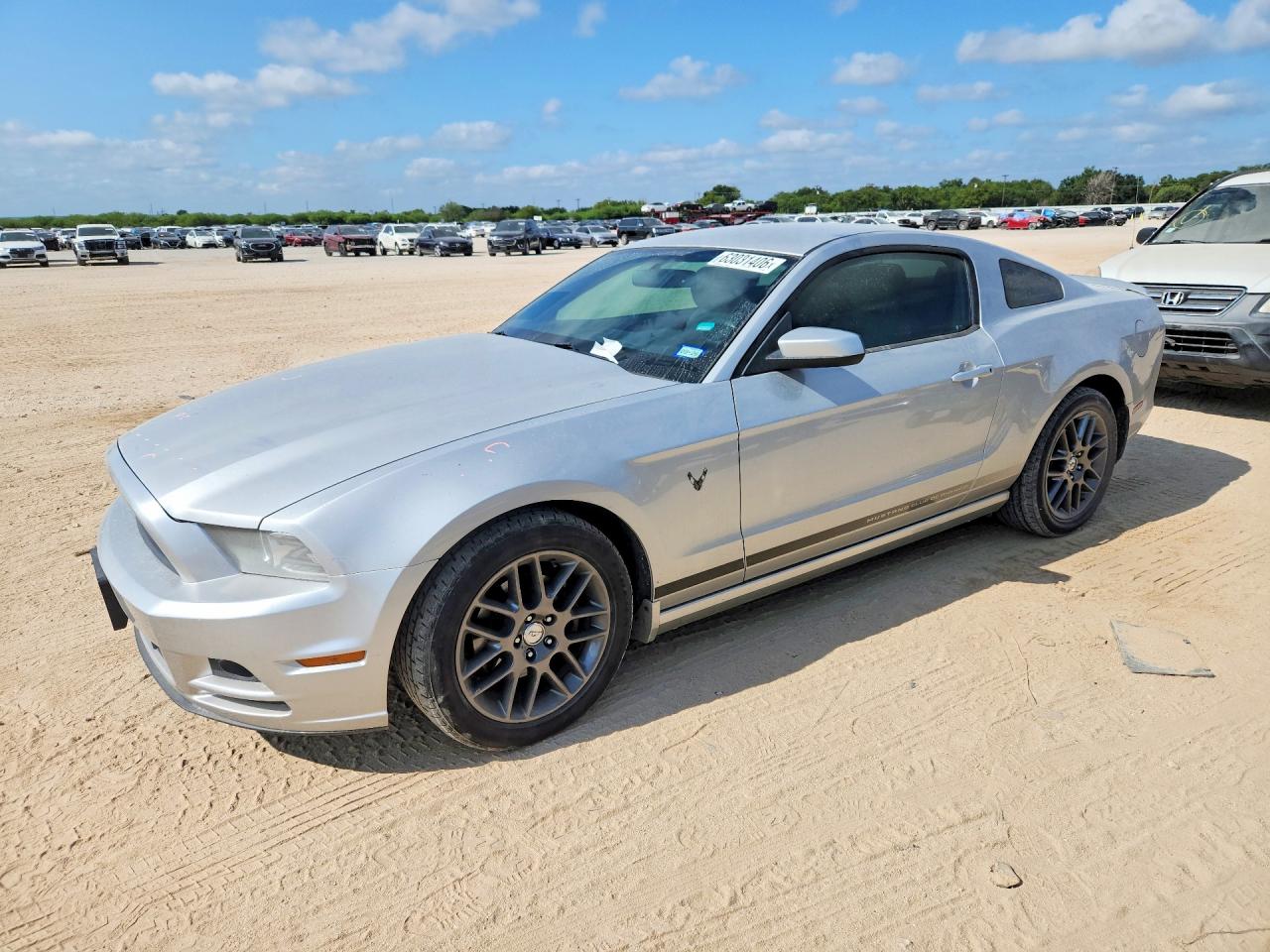 2013 Ford Mustang Серебряный vin: 1ZVBP8AM3D5249693