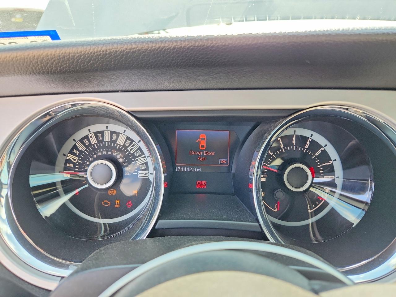 2013 Ford Mustang Серебряный vin: 1ZVBP8AM3D5249693