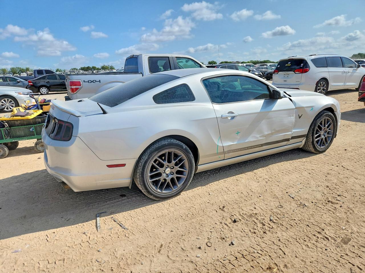 2013 Ford Mustang Серебряный vin: 1ZVBP8AM3D5249693