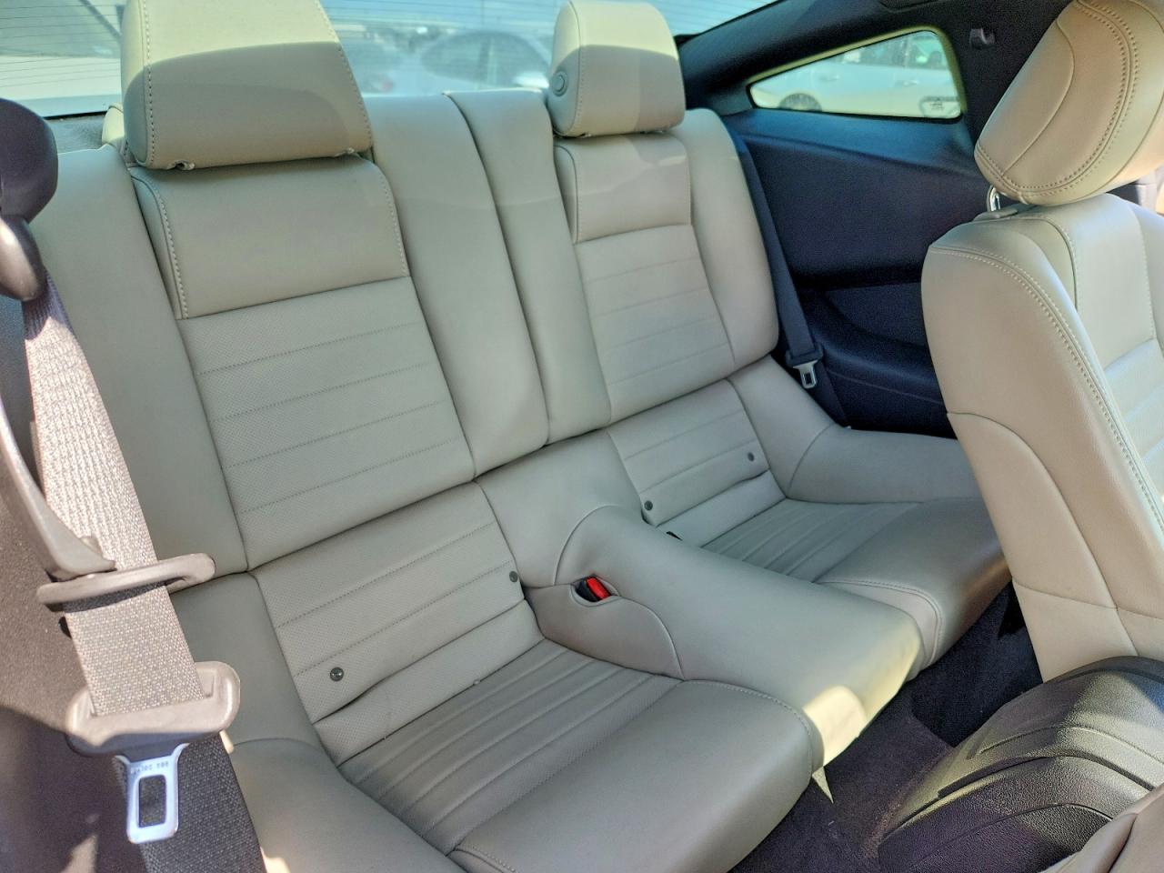 2013 Ford Mustang Серебряный vin: 1ZVBP8AM3D5249693