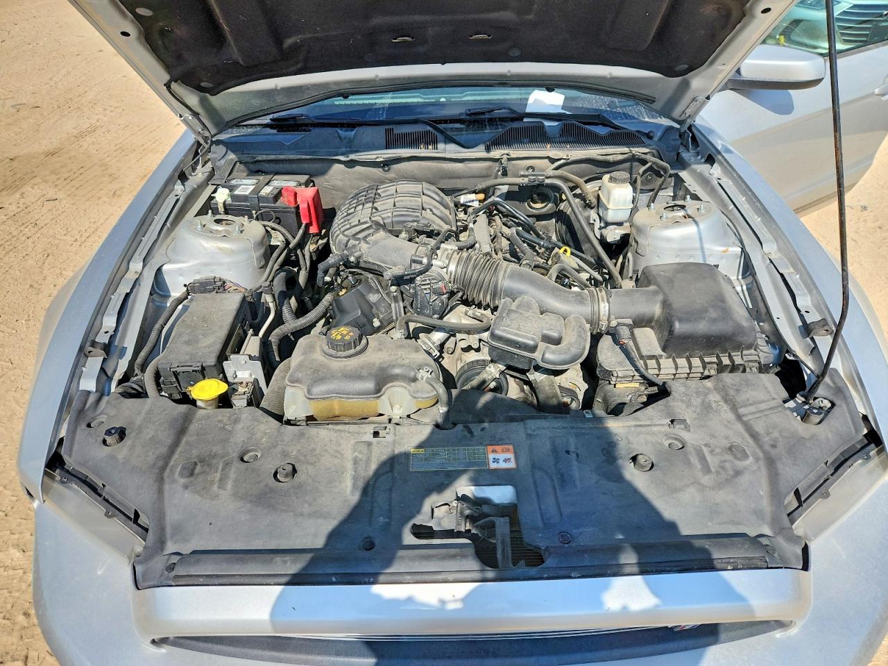2013 Ford Mustang Серебряный vin: 1ZVBP8AM3D5249693