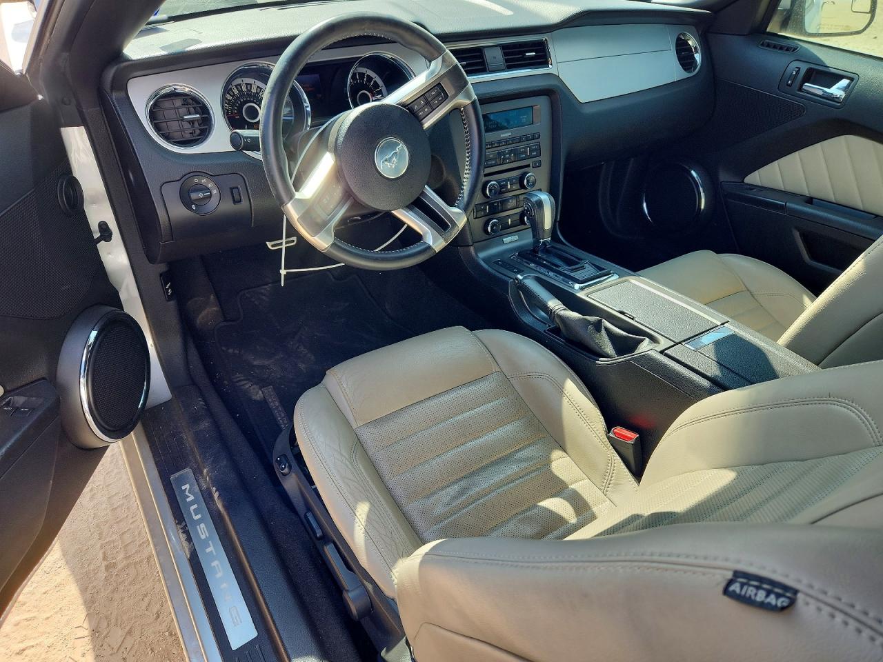 2013 Ford Mustang Серебряный vin: 1ZVBP8AM3D5249693