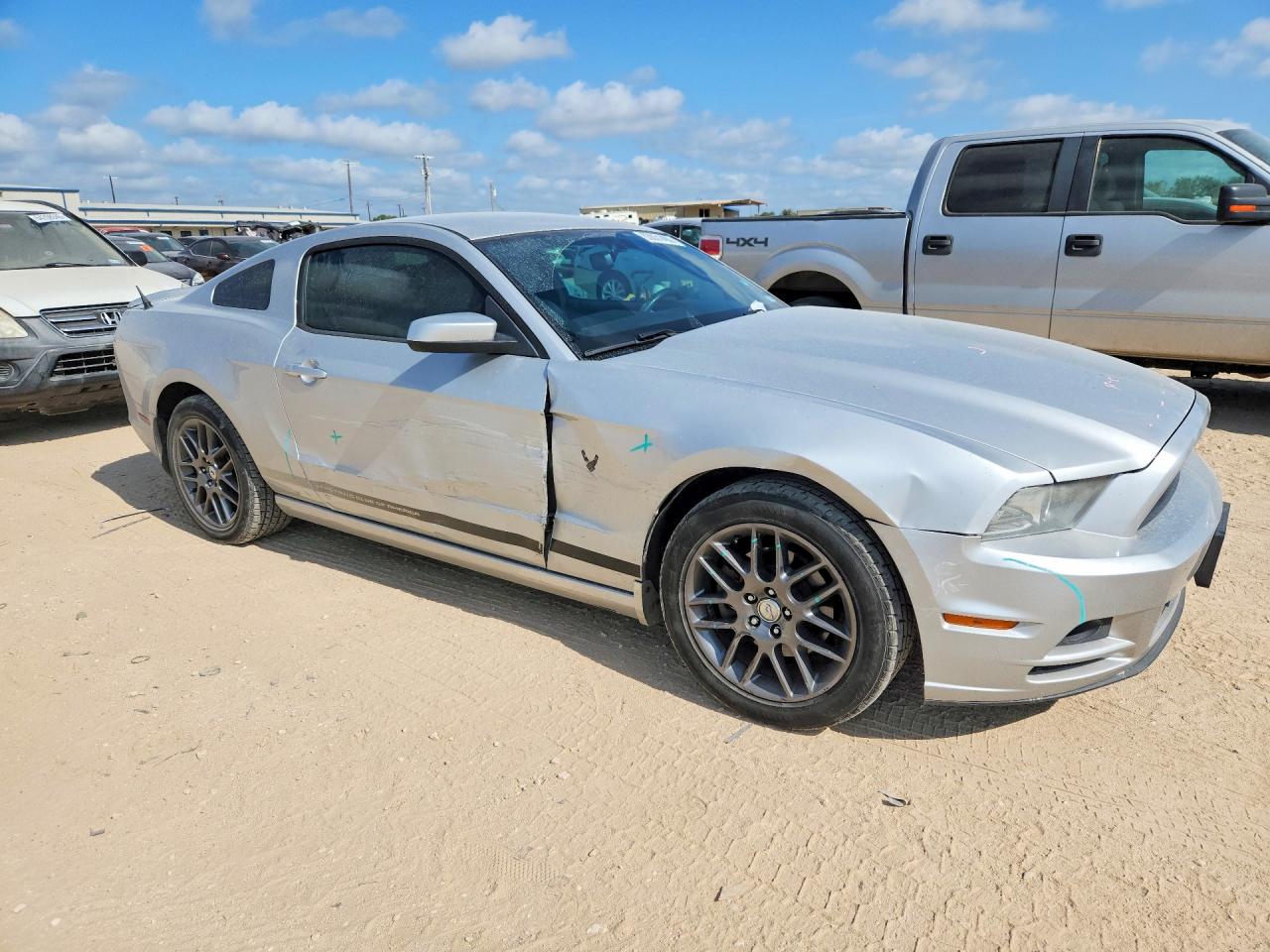 2013 Ford Mustang Серебряный vin: 1ZVBP8AM3D5249693