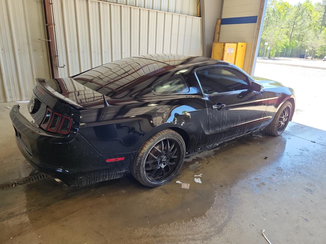 2013 Ford Mustang Черный vin: 1ZVBP8AM3D5261469 Damage: Right Qtr Panel, Dent(S) W/ Paint Dmg, > 12 Inches