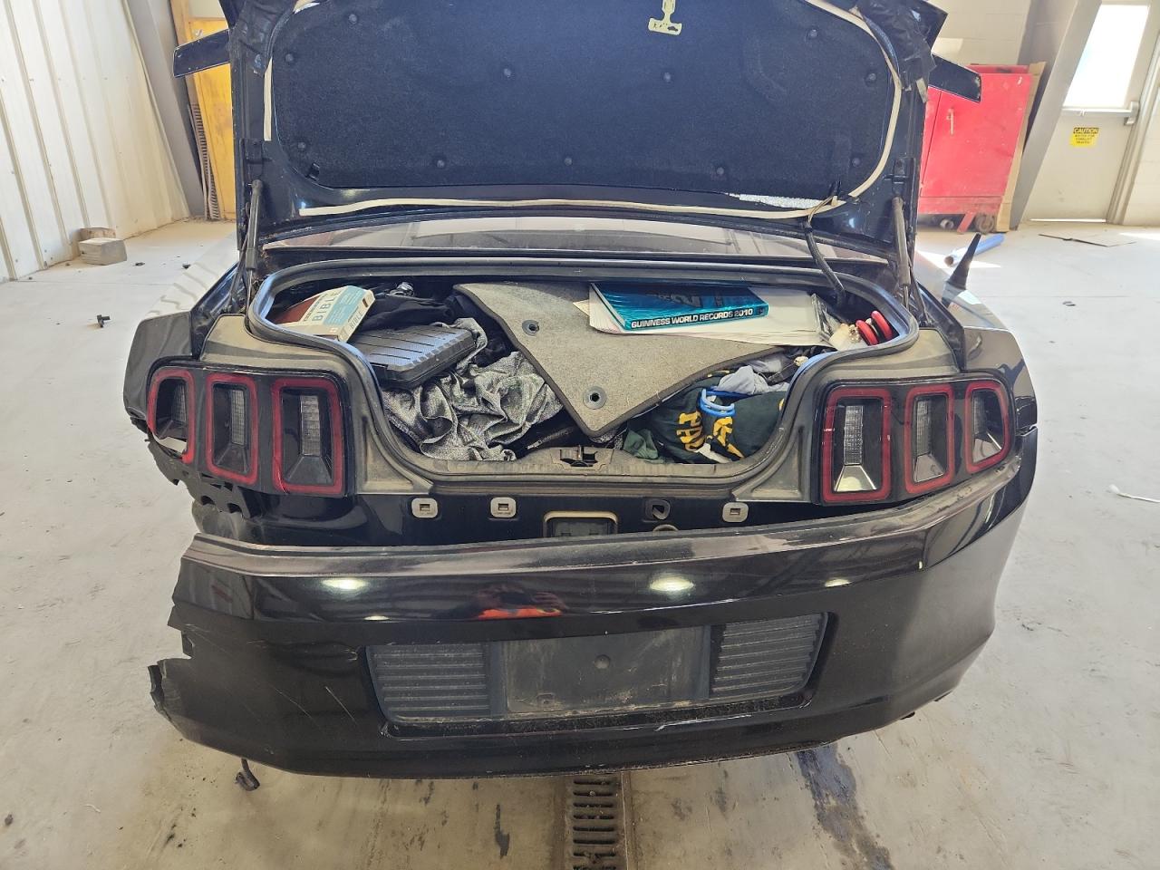 2013 Ford Mustang Черный vin: 1ZVBP8AM3D5261469 Damage: Rear Bumper, Broken, Replacement Required