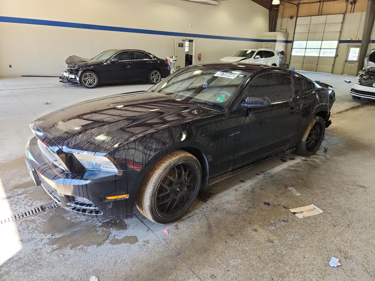 2013 Ford Mustang Черный vin: 1ZVBP8AM3D5261469 Damage: Left Front Wheel, Aftermarket, Acceptable