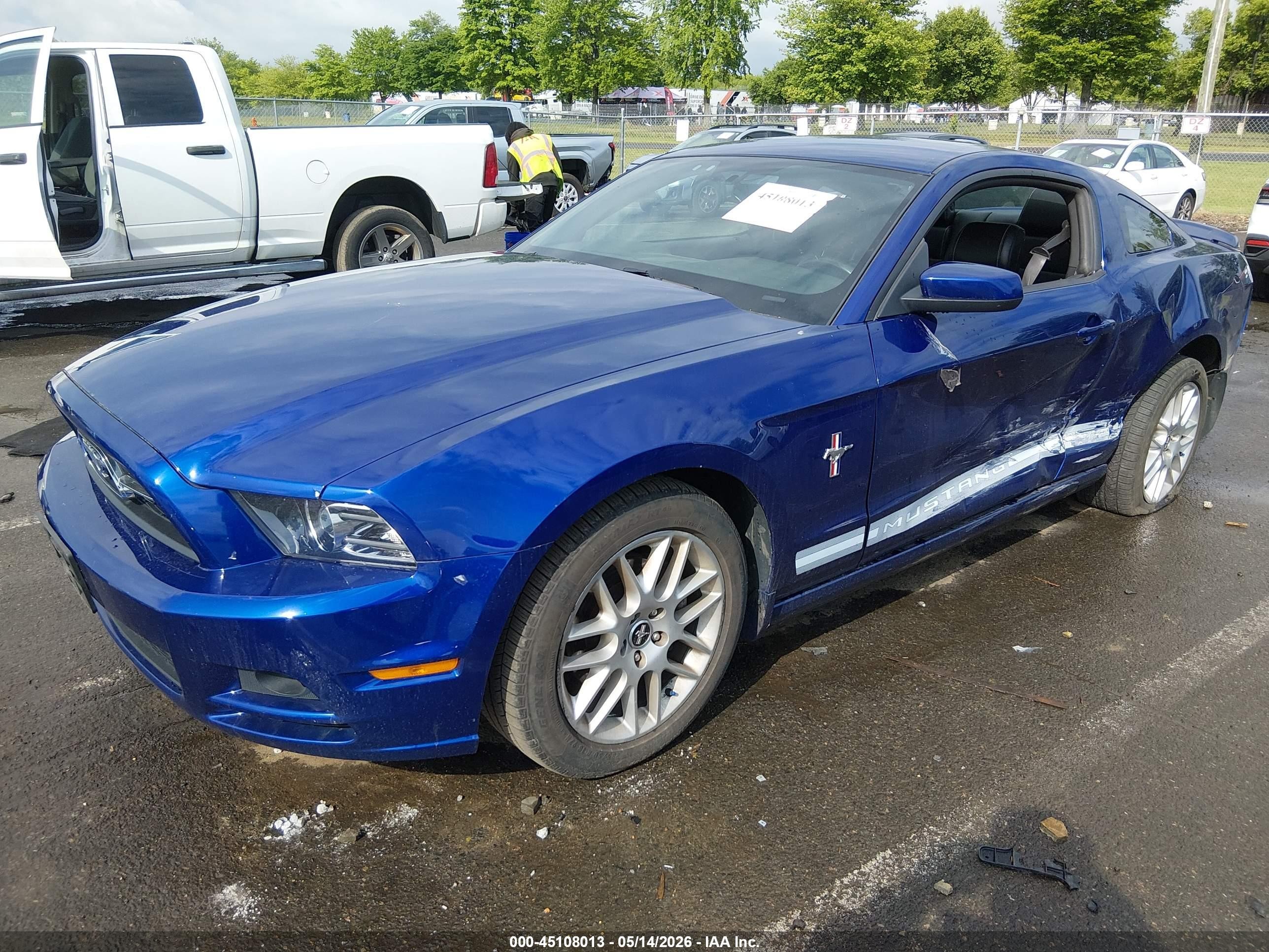 2013 Ford Mustang V6 Premium Синий vin: 1ZVBP8AM3D5261746