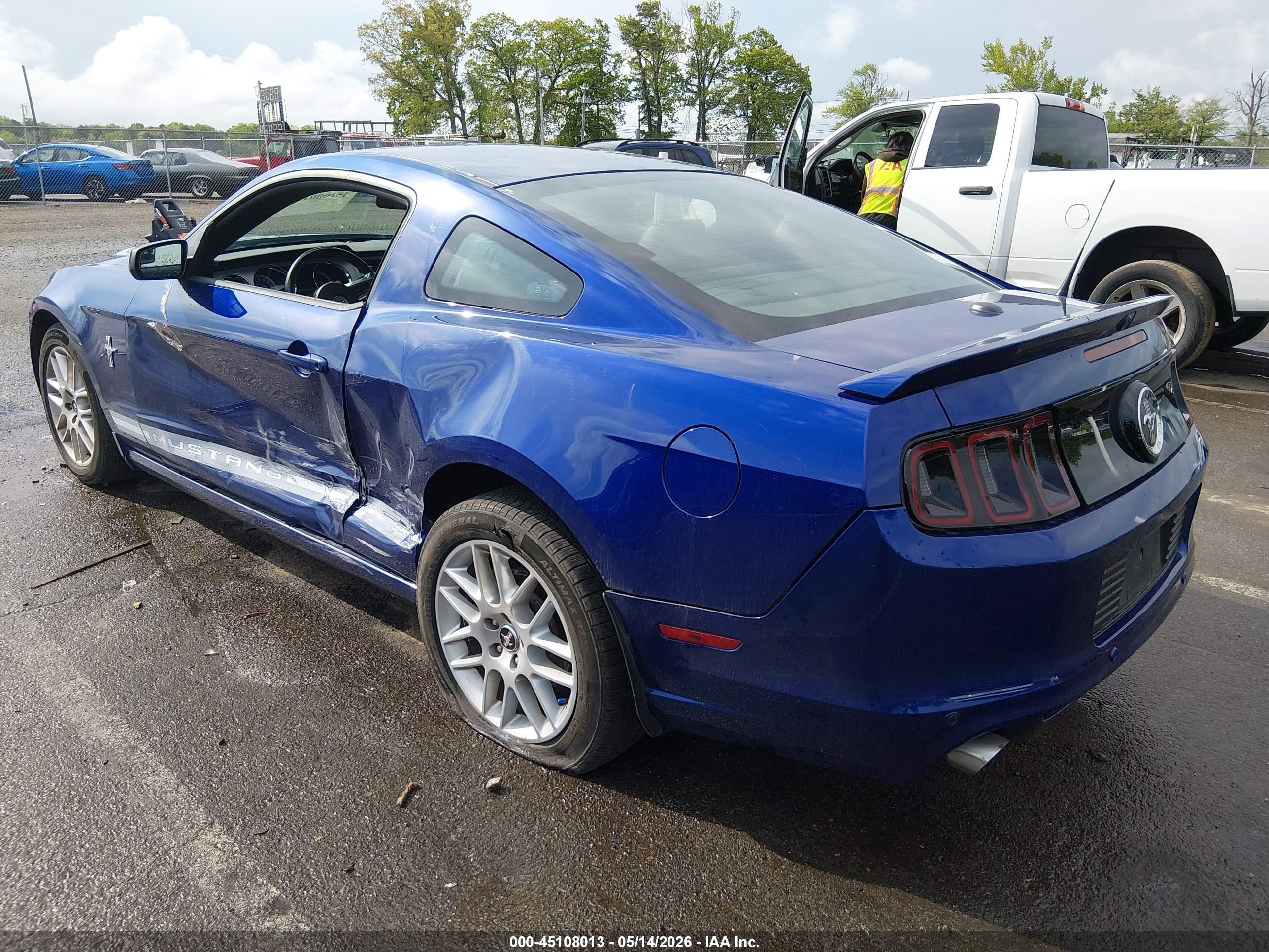 2013 Ford Mustang V6 Premium Синий vin: 1ZVBP8AM3D5261746