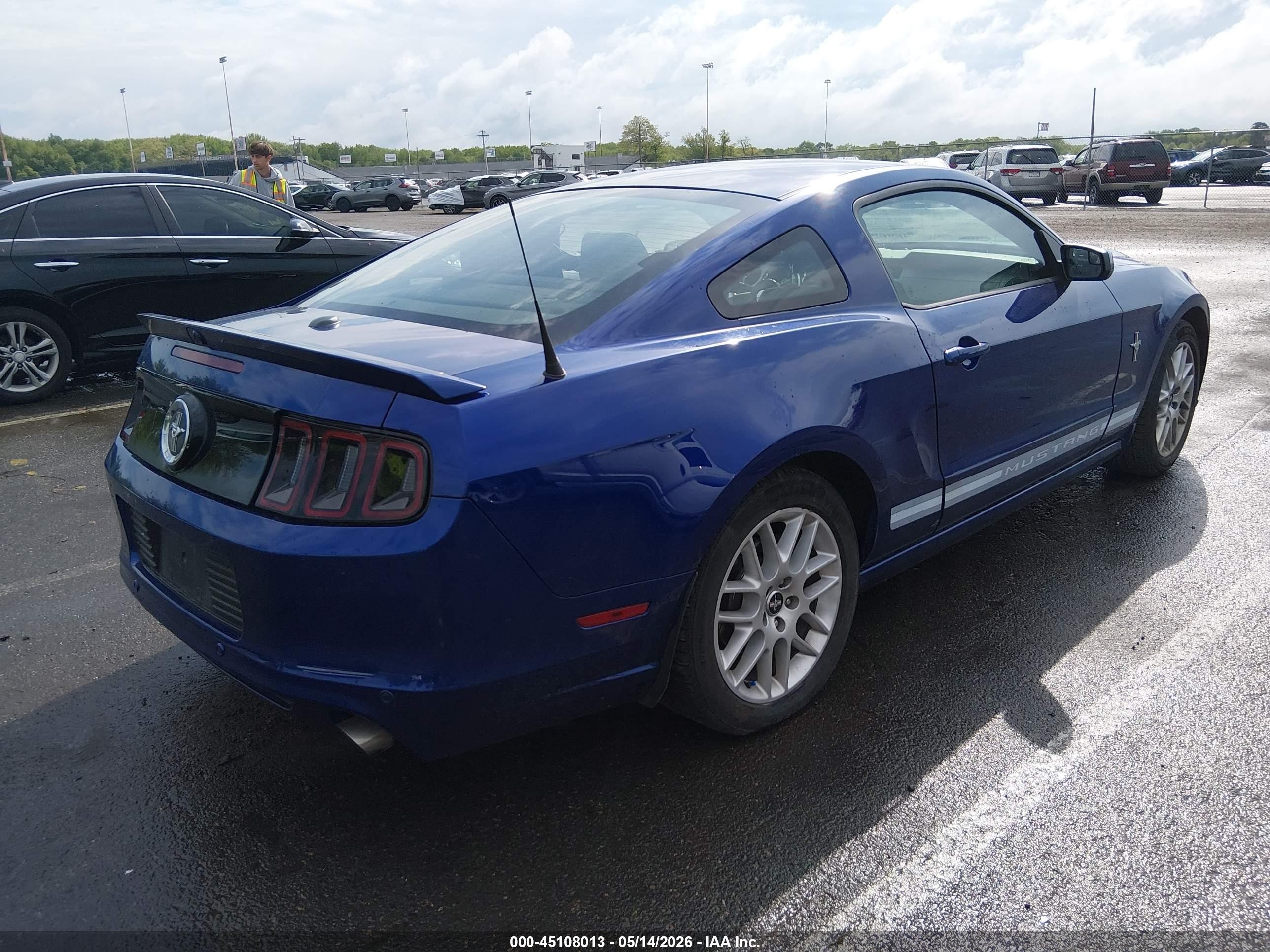2013 Ford Mustang V6 Premium Синий vin: 1ZVBP8AM3D5261746