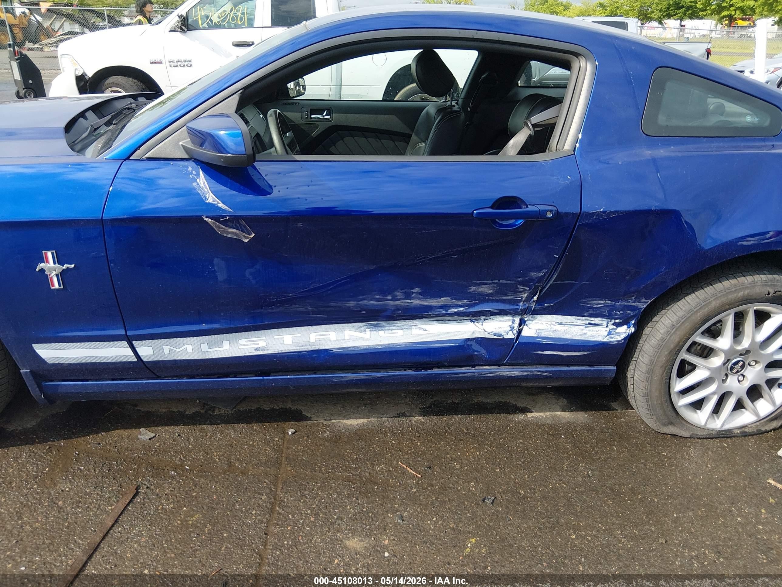2013 Ford Mustang V6 Premium Синий vin: 1ZVBP8AM3D5261746