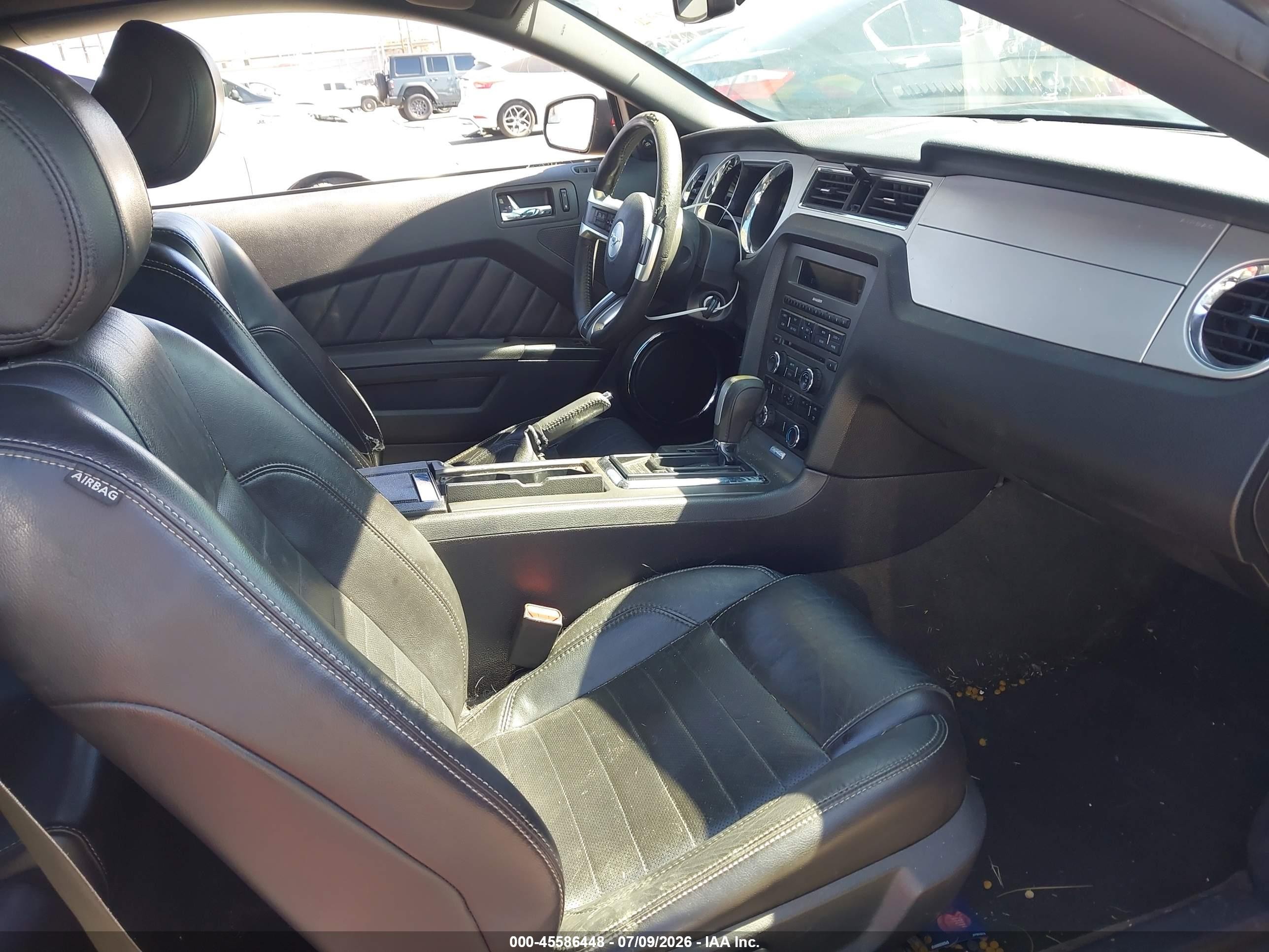 2014 Ford Mustang V6 Premium Maroon vin: 1ZVBP8AM3E5205162