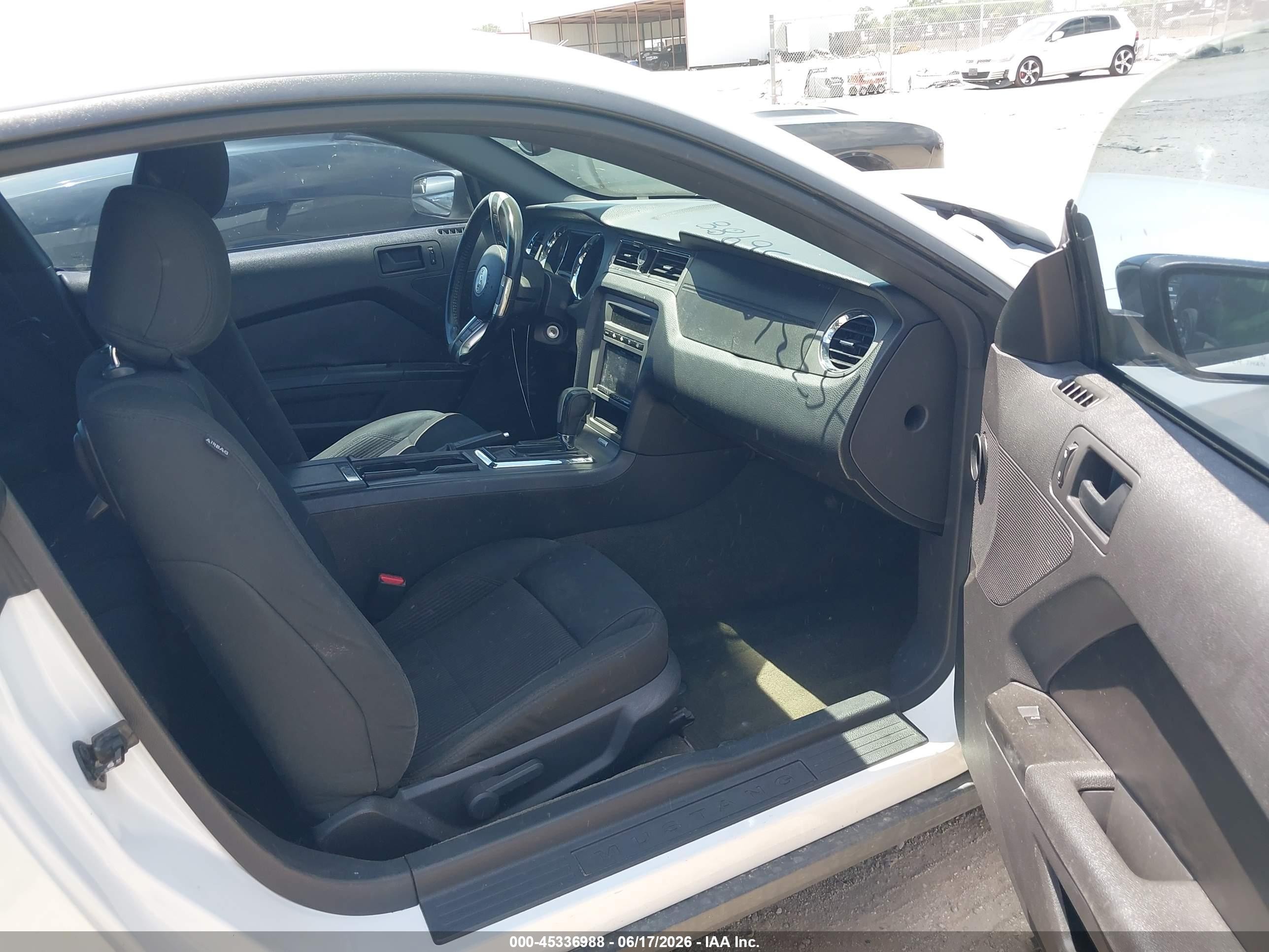 2014 Ford Mustang V6 White vin: 1ZVBP8AM3E5228781