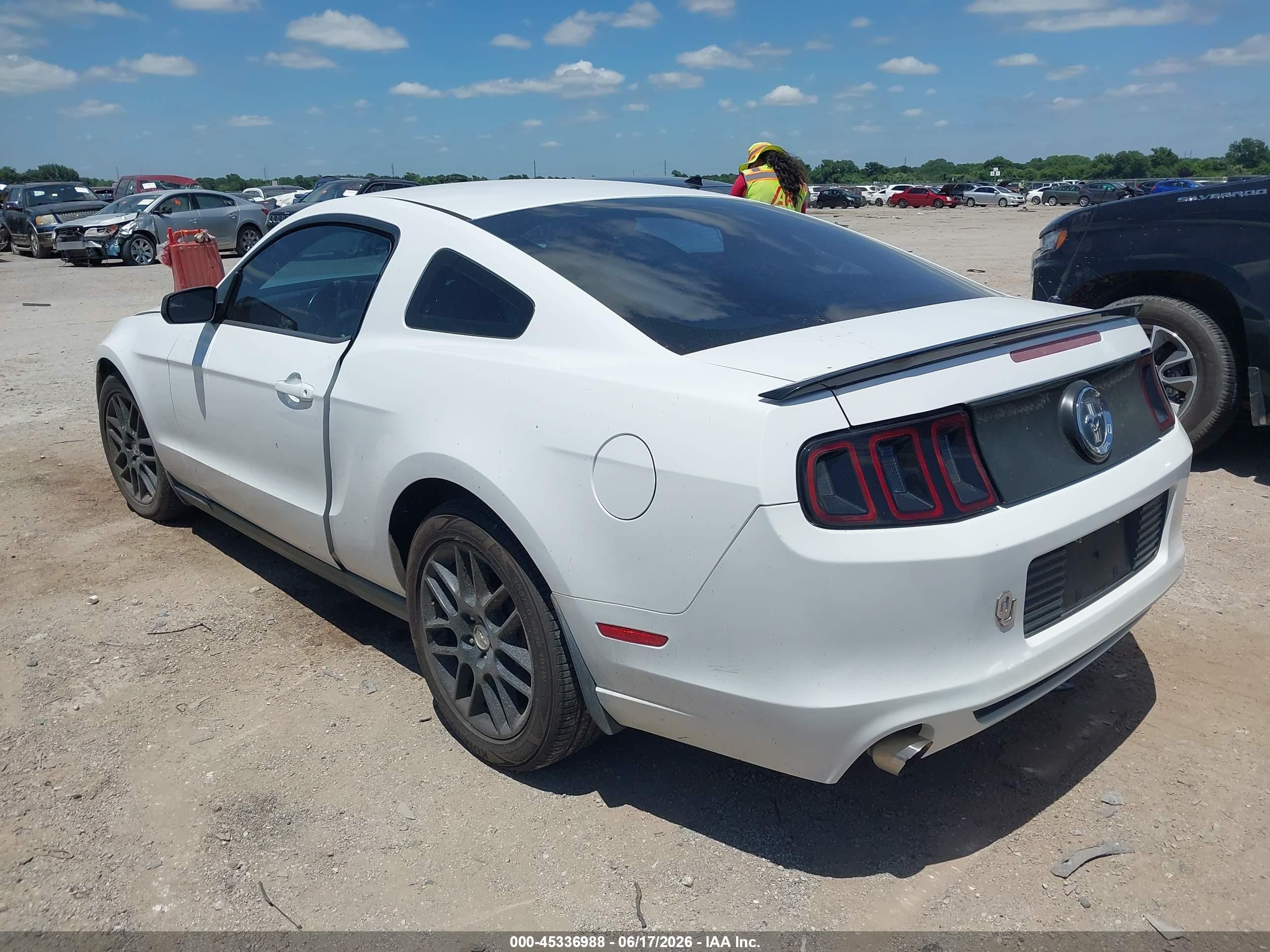 2014 Ford Mustang V6 White vin: 1ZVBP8AM3E5228781