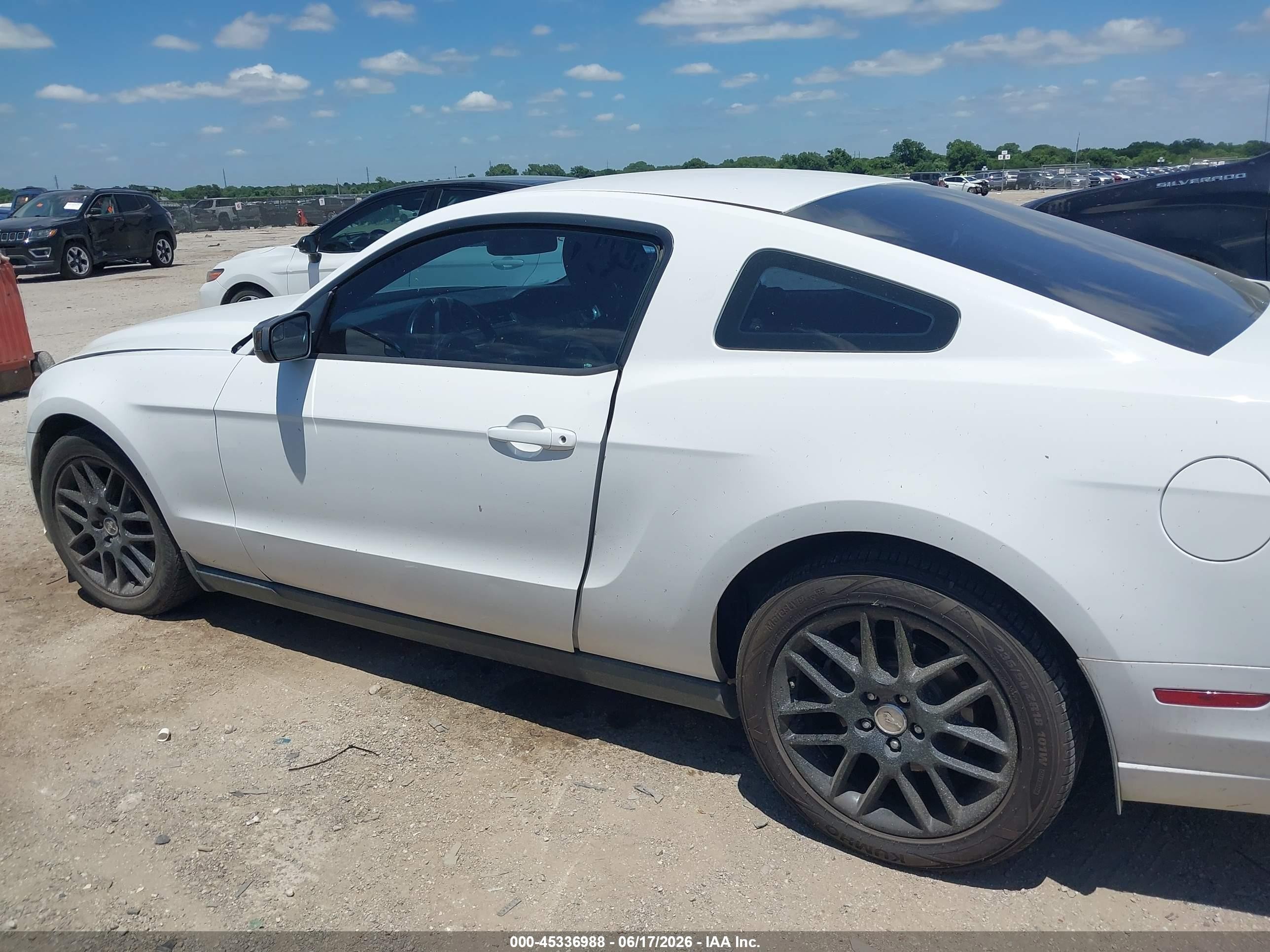 2014 Ford Mustang V6 White vin: 1ZVBP8AM3E5228781