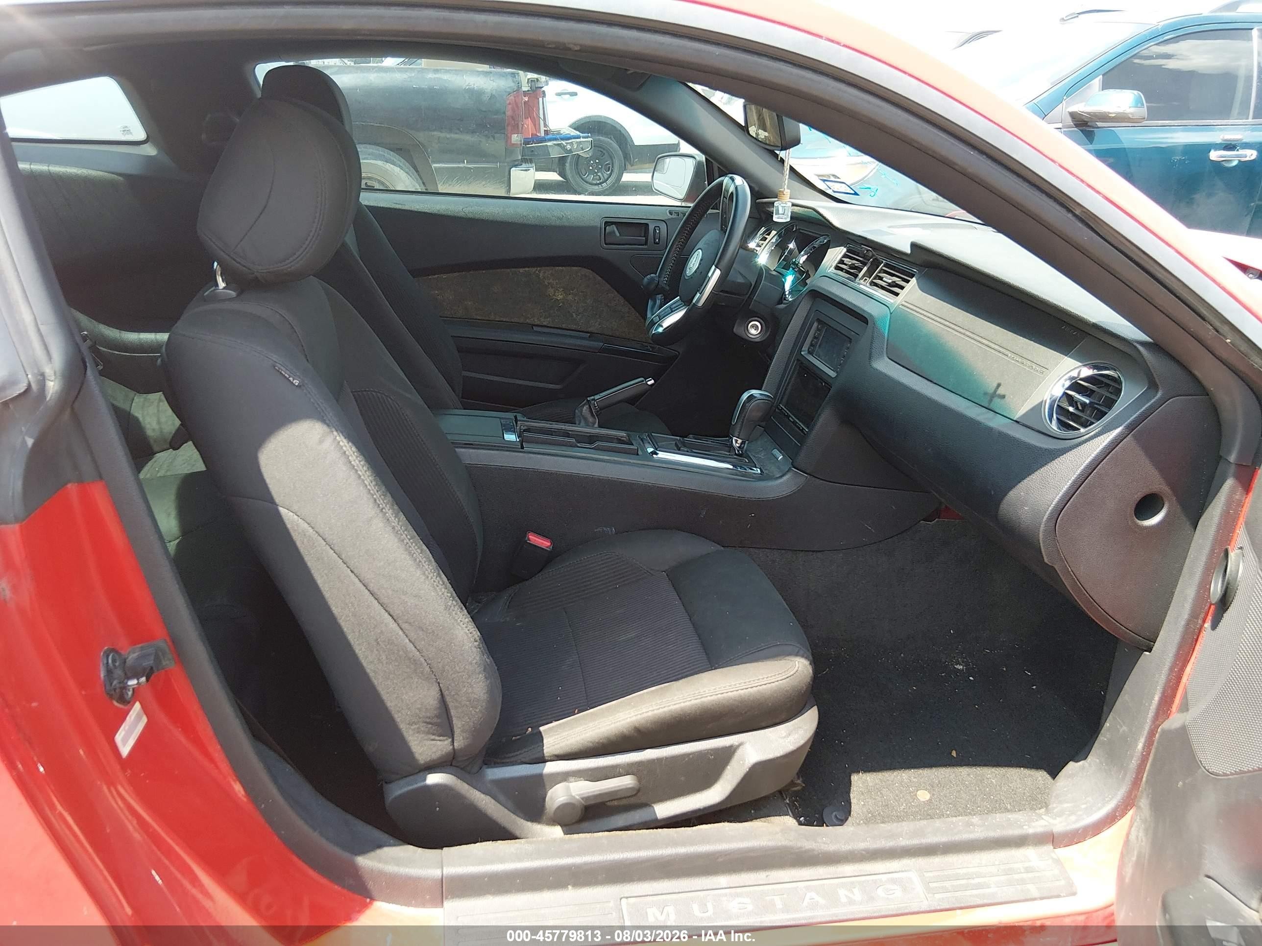 2014 Ford Mustang V6 Red vin: 1ZVBP8AM3E5249825
