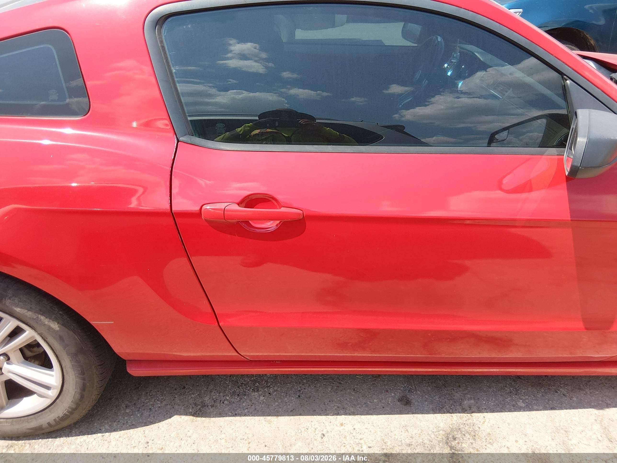 2014 Ford Mustang V6 Red vin: 1ZVBP8AM3E5249825