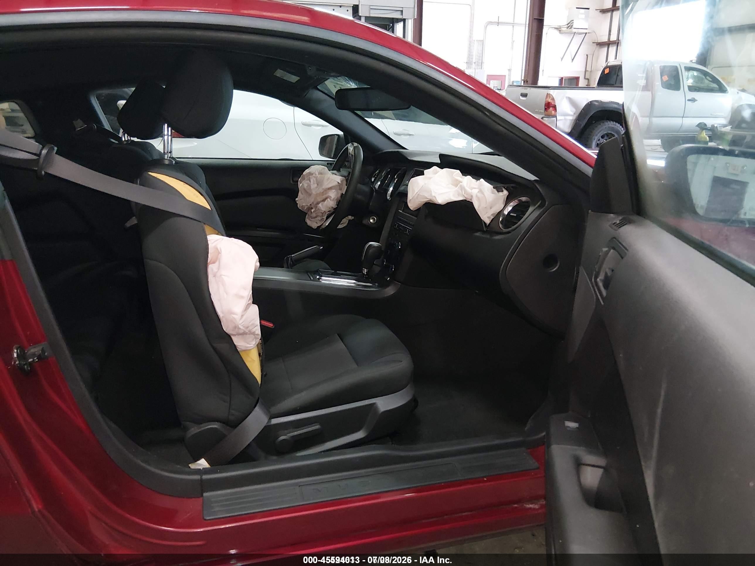 2014 Ford Mustang V6/v6 Premium Красный vin: 1ZVBP8AM3E5252899