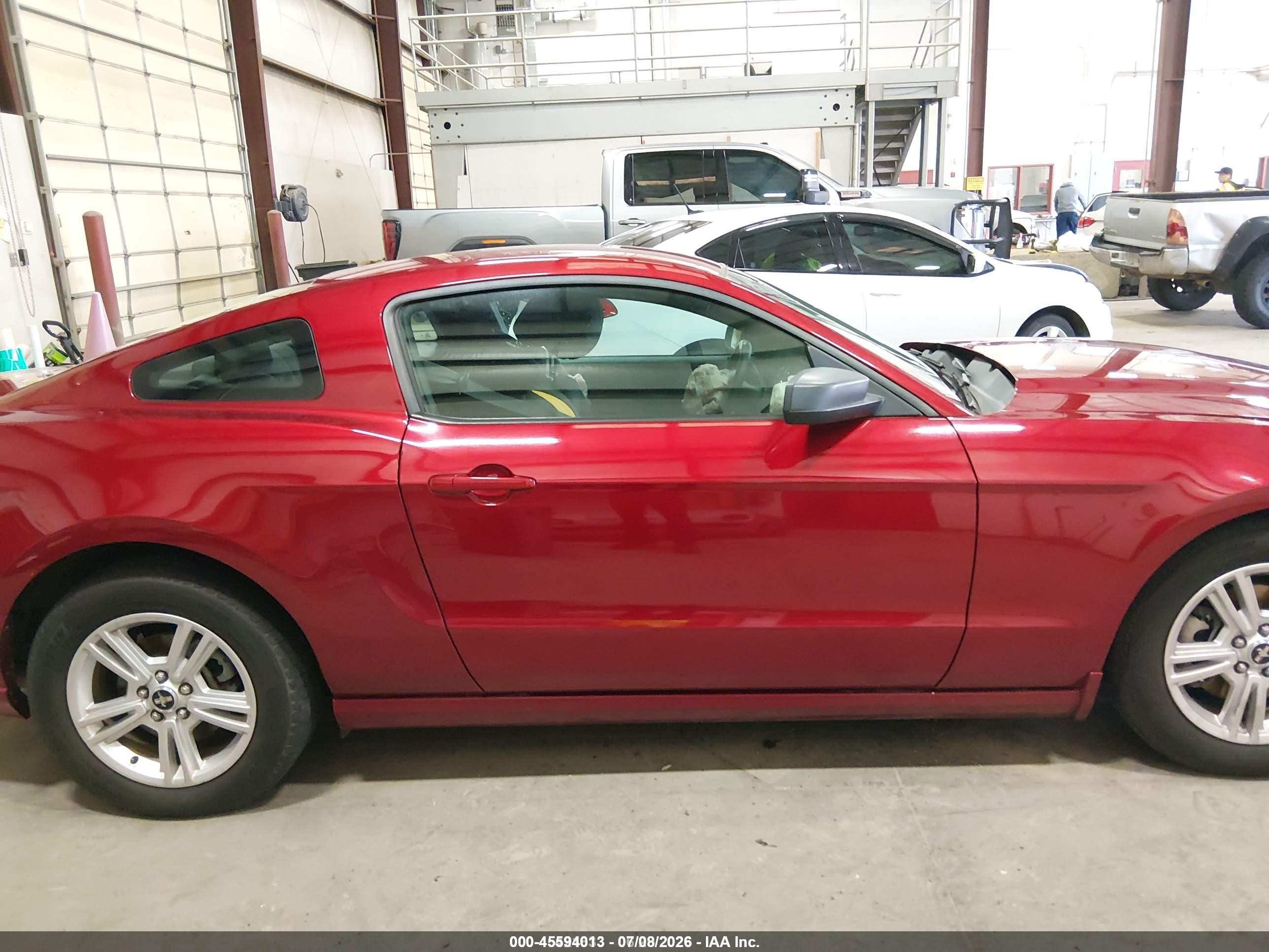 2014 Ford Mustang V6/v6 Premium Красный vin: 1ZVBP8AM3E5252899